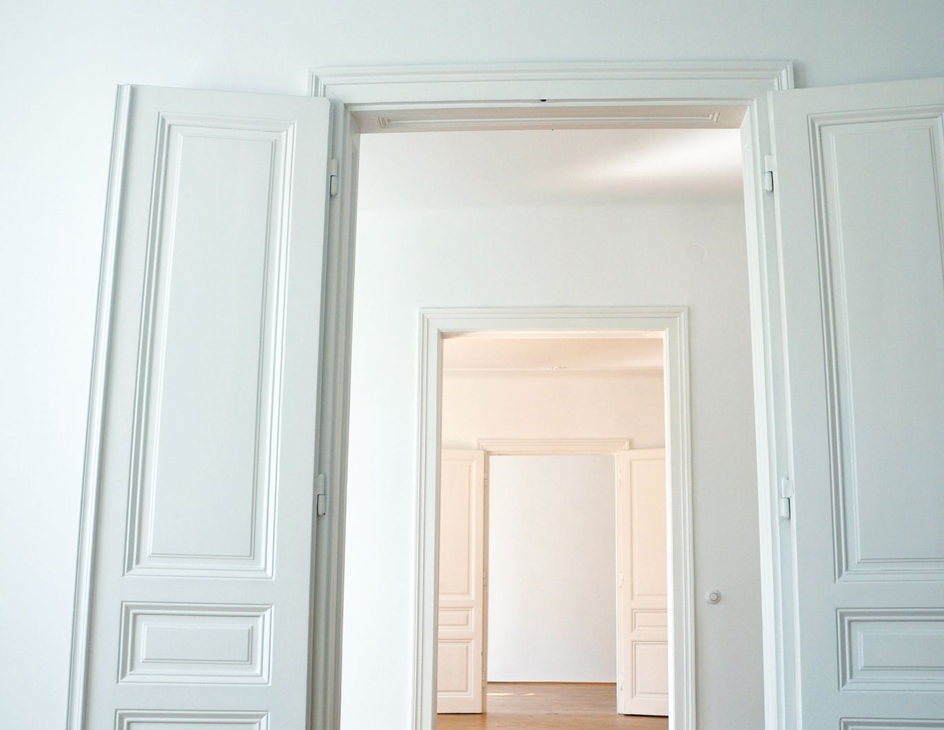 Provisionsfrei! Wohnung im klassischen Stilaltbauhaus mit zwei Balkonen, Innenstadtnähe, Ruhelage.