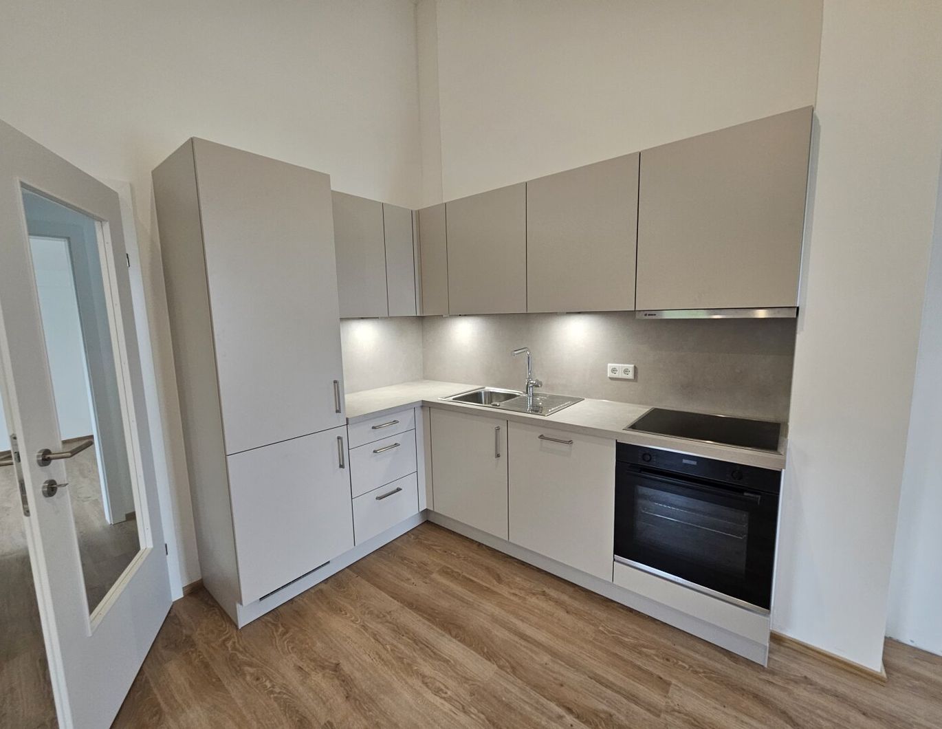 Neue 68 m² Dachgeschosswohnung mitten in Wals!