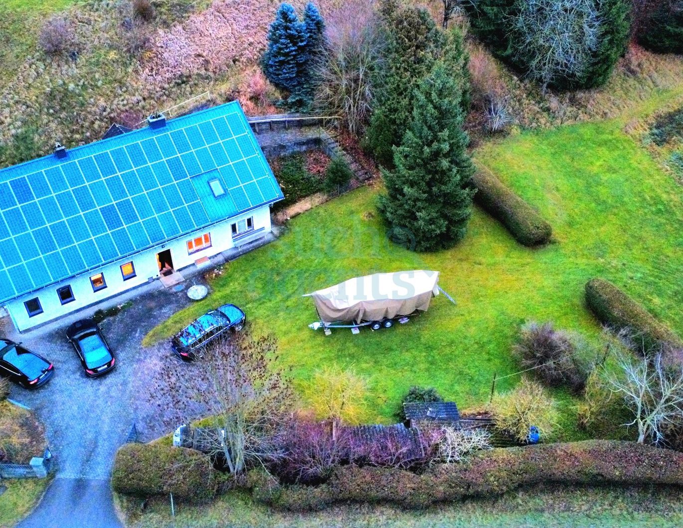 Anleger oder Familien: 2 Wohneinheiten, ausbaufähige DG-Einheit, PV-Anlage, über 5.000 m² Grund, ...