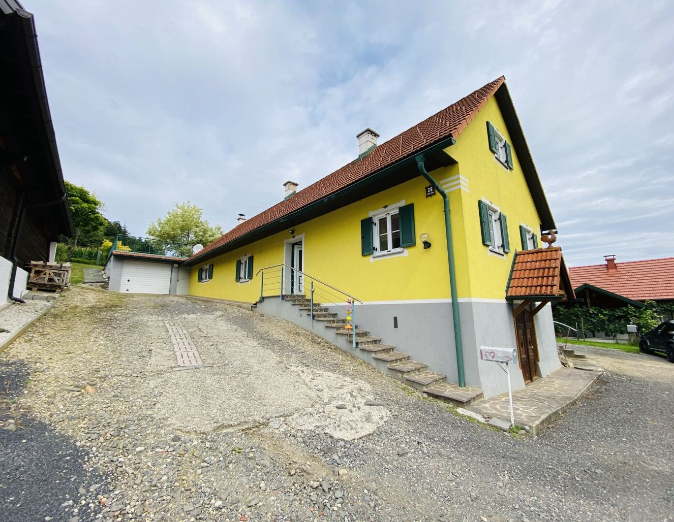 Patzen: Rückzugsort im Grünen - charmantes Weinstöckl mit Kellerbar und Garage - umgeben von Weinstöcken