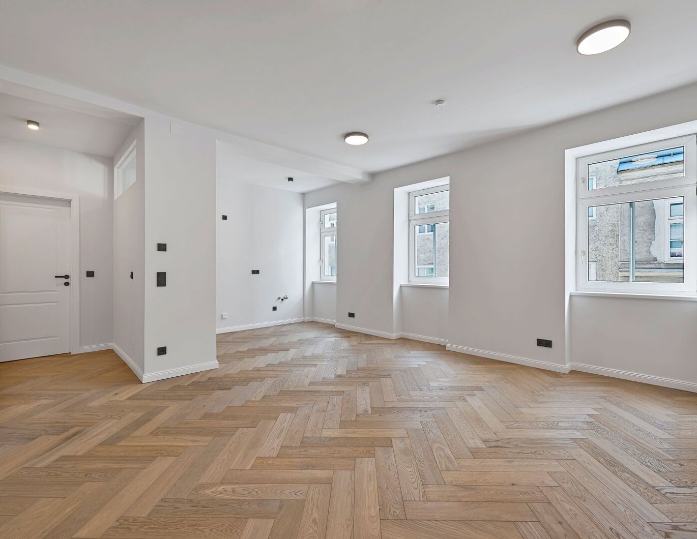 Nächst Schlossquadrat und U4: Sanierter Drei-Zimmer-Altbau in charmanter Liegenschaft!