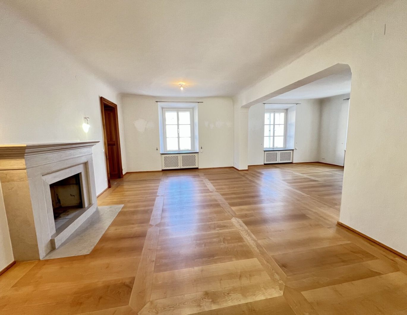 Kaigasse - Exquisite 4-Zi.-Wohnung mit Innenhofterrasse und Kamin