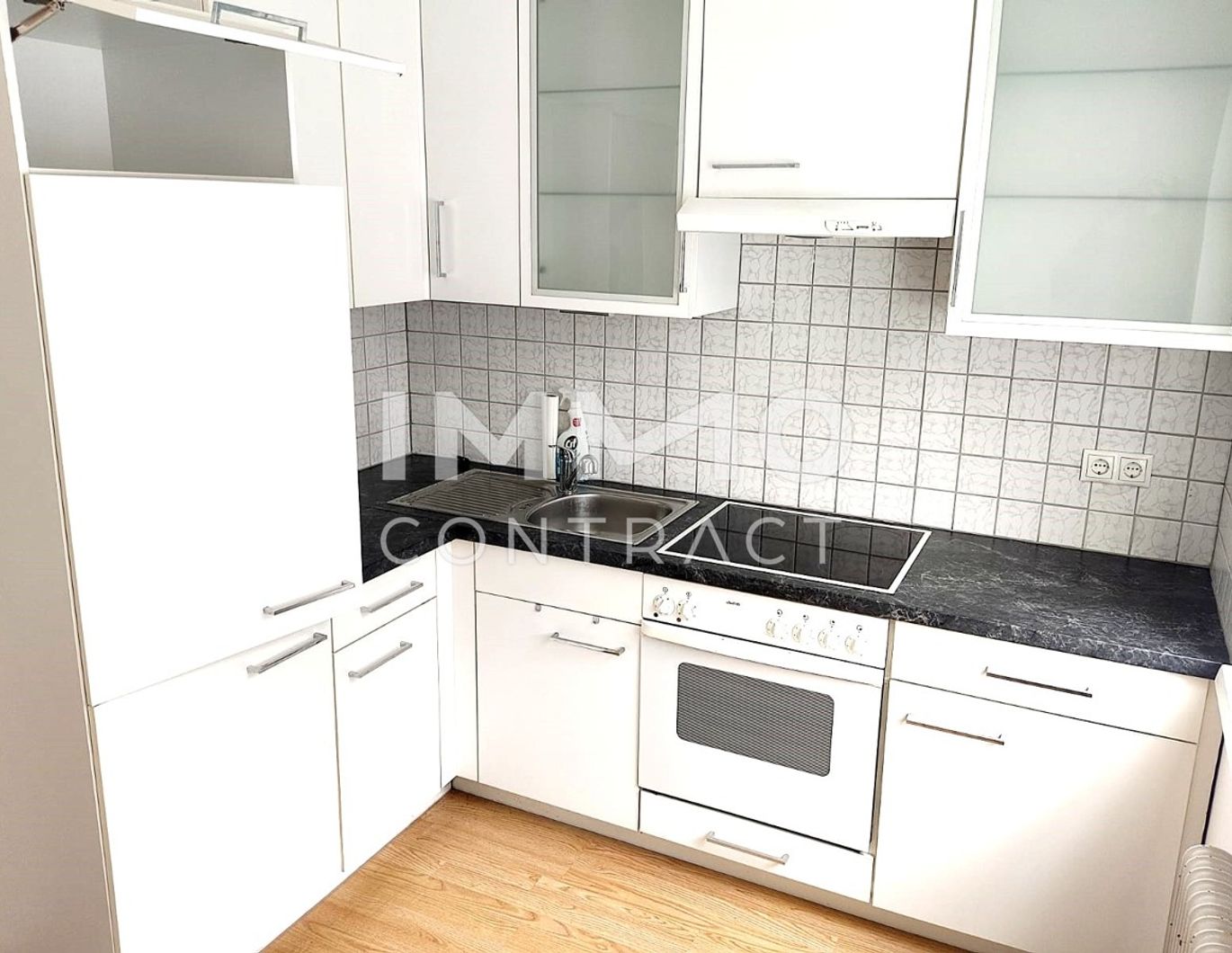 Sehr gut geschnittene Zweizimmer-Wohnung mit Balkon und Garagenplatz - Zentrale, ruhige Lage