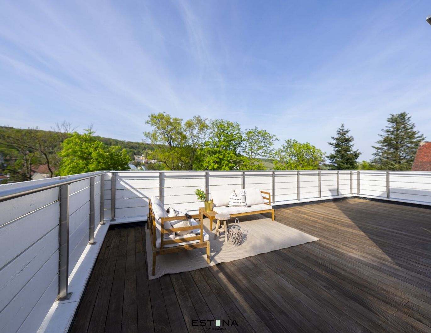 Traumhaus mit sonniger Terrasse in ruhiger Lage nahe der American International School