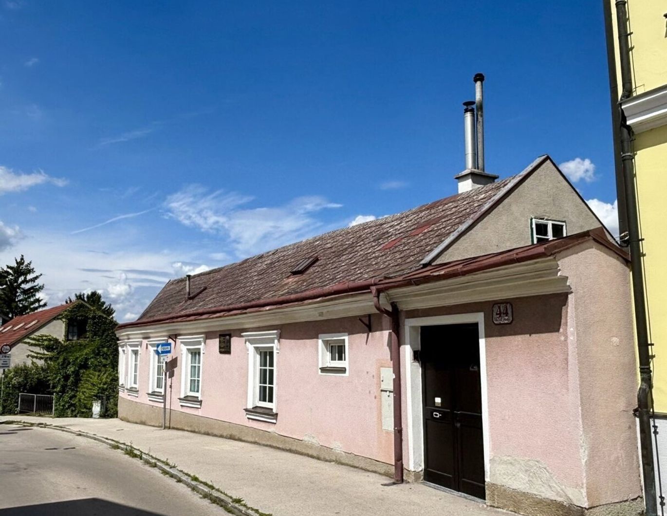 Einfamilienhaus mit historischem Hintergrund und optionalem Erweiterungspotenzial im Martinsviertel Klosterneuburg- Wohnen mit unverbaubarem Panorama-Fernblick