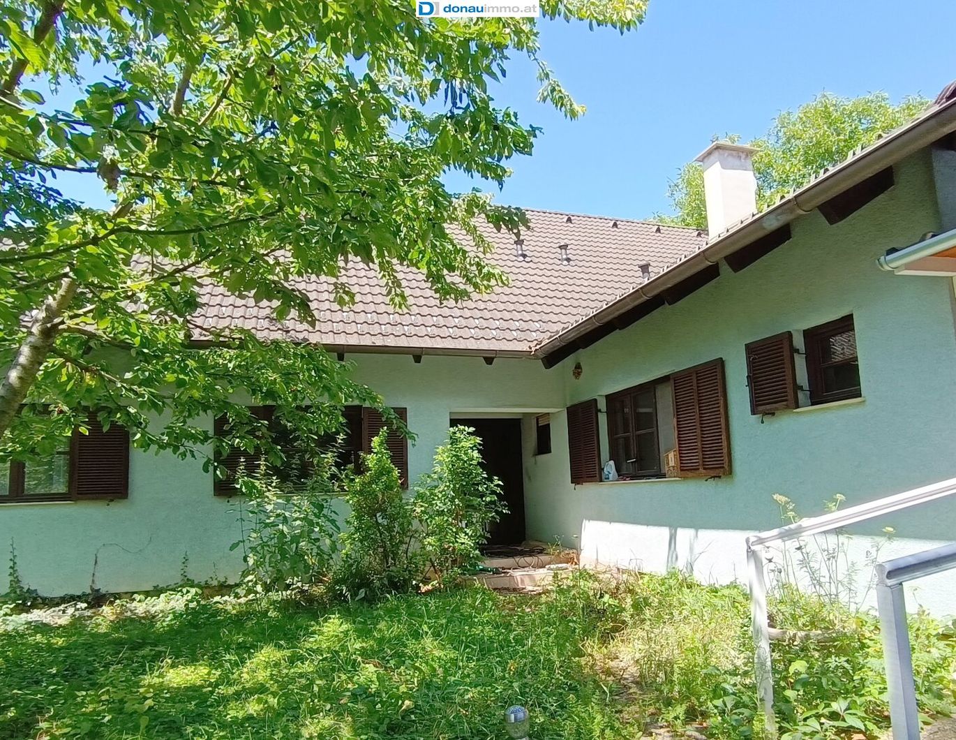 1220 Wien - Großzügiger Bungalow mit Wintergarten und zwei Wohneinheiten auf Grundstück mit 1.486 m² und 2 Wohnhäusern