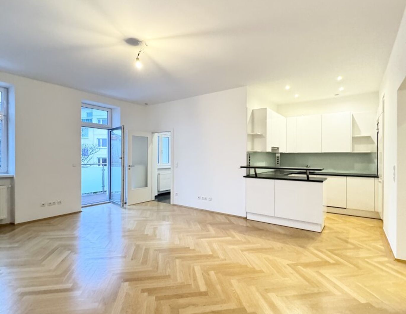 Stilvolles Altbau-Juwel mit Balkon gegenüber vom Augarten - charmant, großzügig & urban