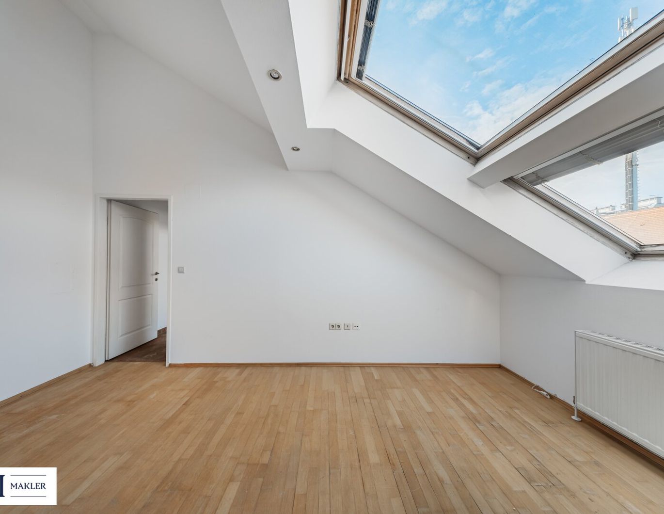 Klausgasse 46: Lichtdurchflutete 2,5-Zimmer-Dachgeschoßwohnung im Herzen des 16. Bezirks