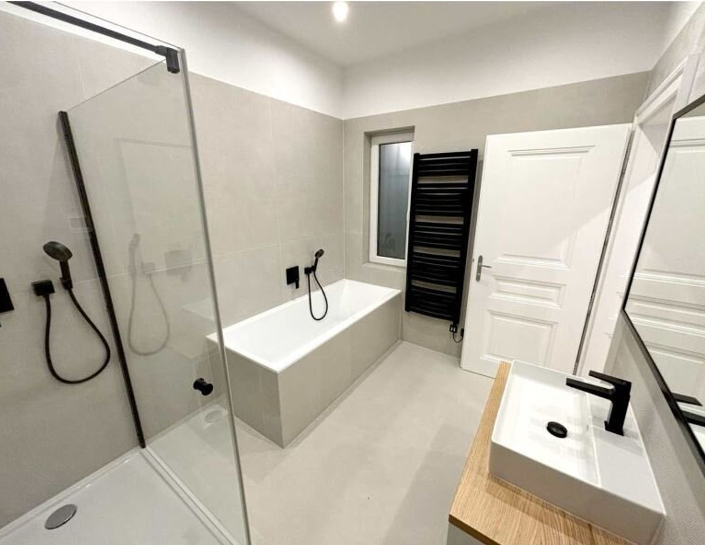 Sanierte Stilaltbau-Wohnung