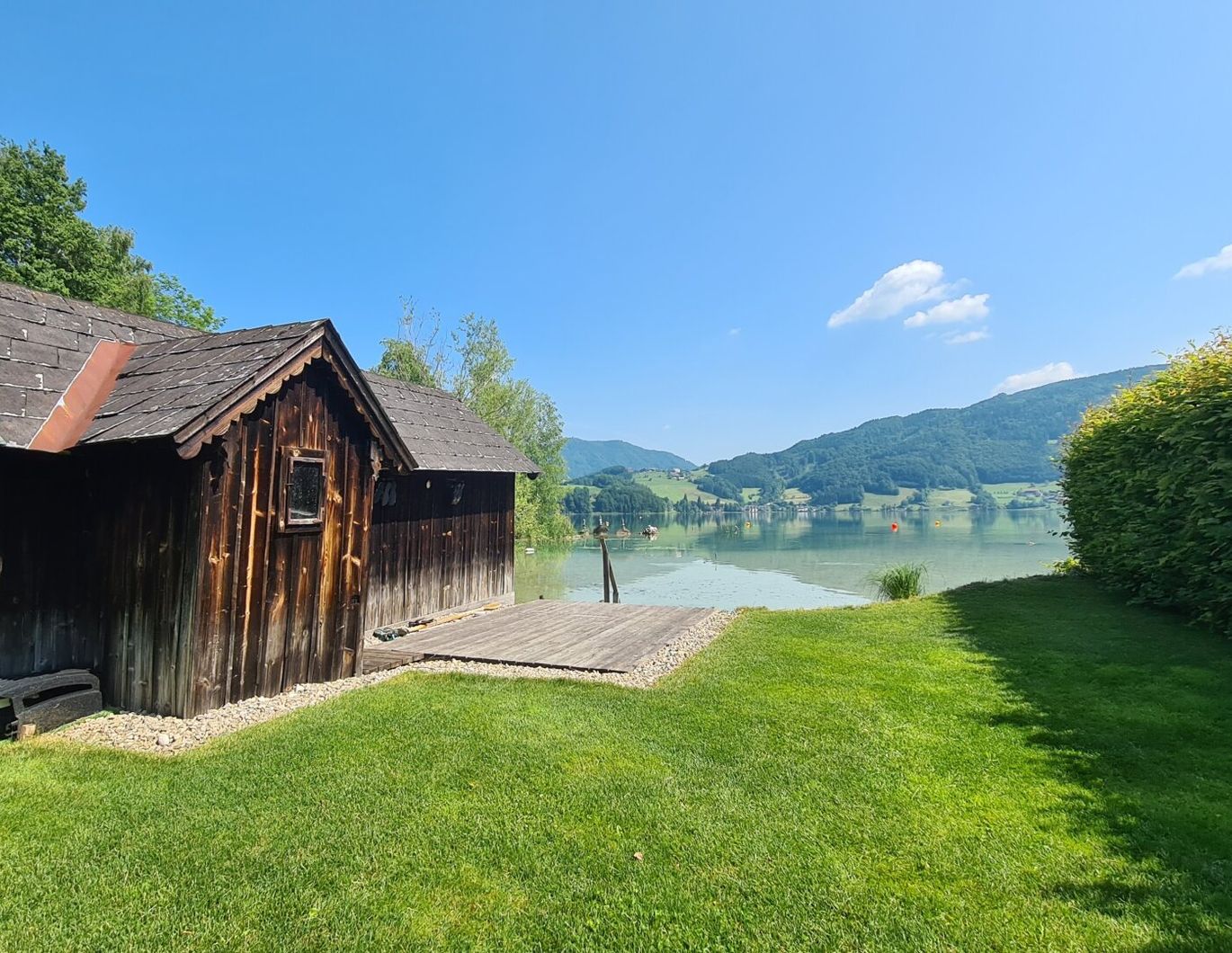 Moderne VILLA am Mondsee mit BADEPLATZ