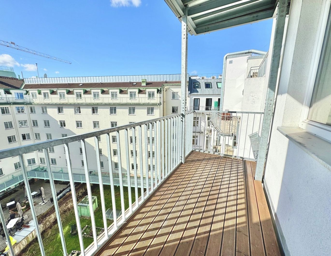 TOPLAGE NÄHE NASCHMARKT | BALKONTRAUM | LICHTDURCHFLUTETE 3 ZIMMER | U-BAHN-NÄHE