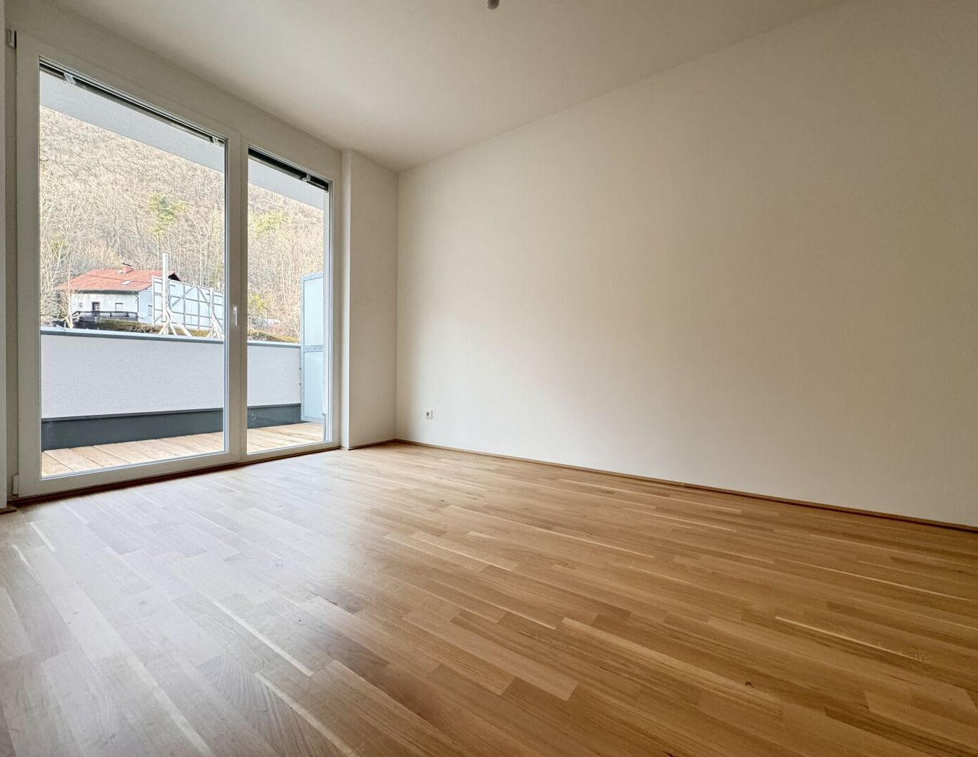 Wohnen im Grünen mit Blick auf die Burgruine Gösting und Tiefgaragenparkplatz