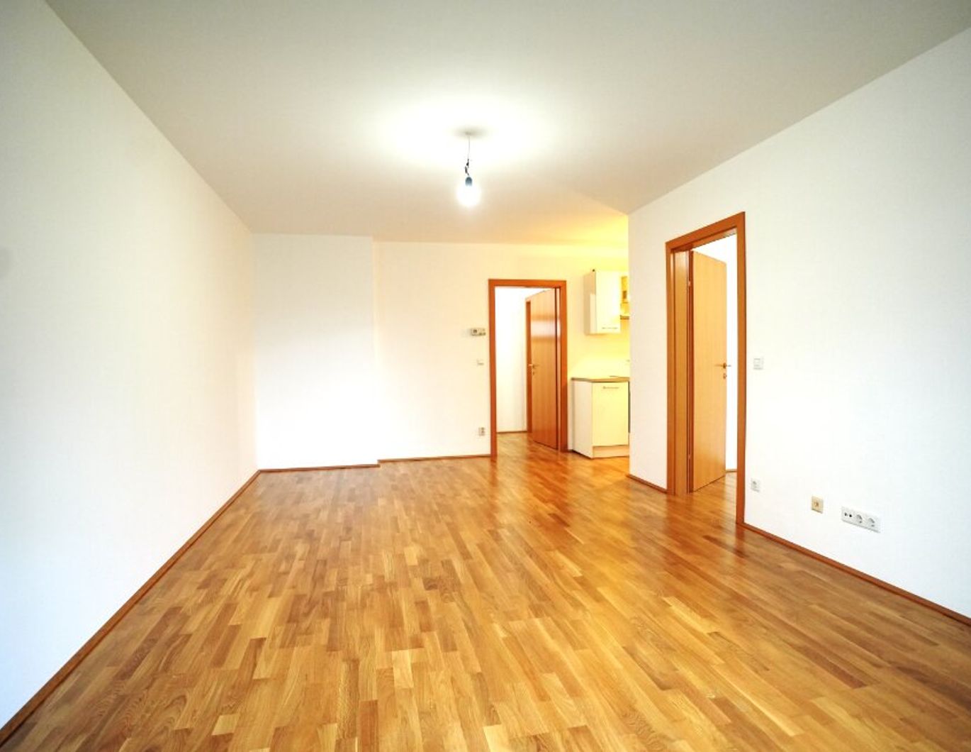 LIEFERING: Kompakte 2-Zimmer Wohnung mit Terrasse, Garten und Tiefgarage 