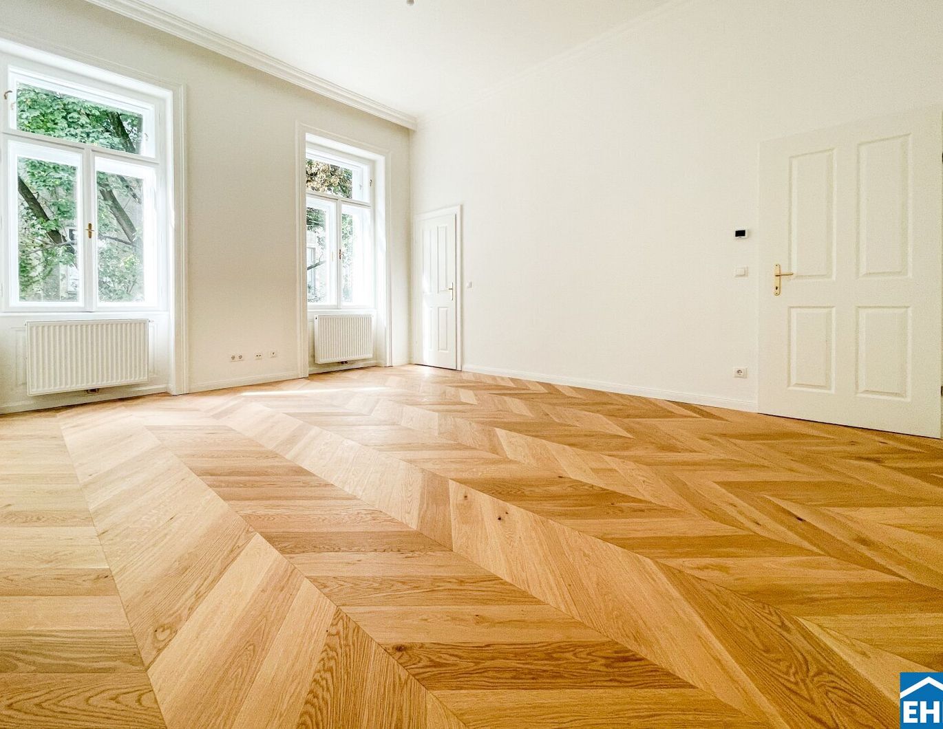 Erstbezug nach Sanierung: 2 Zimmer-Altbauwohnung mit Balkonoption!