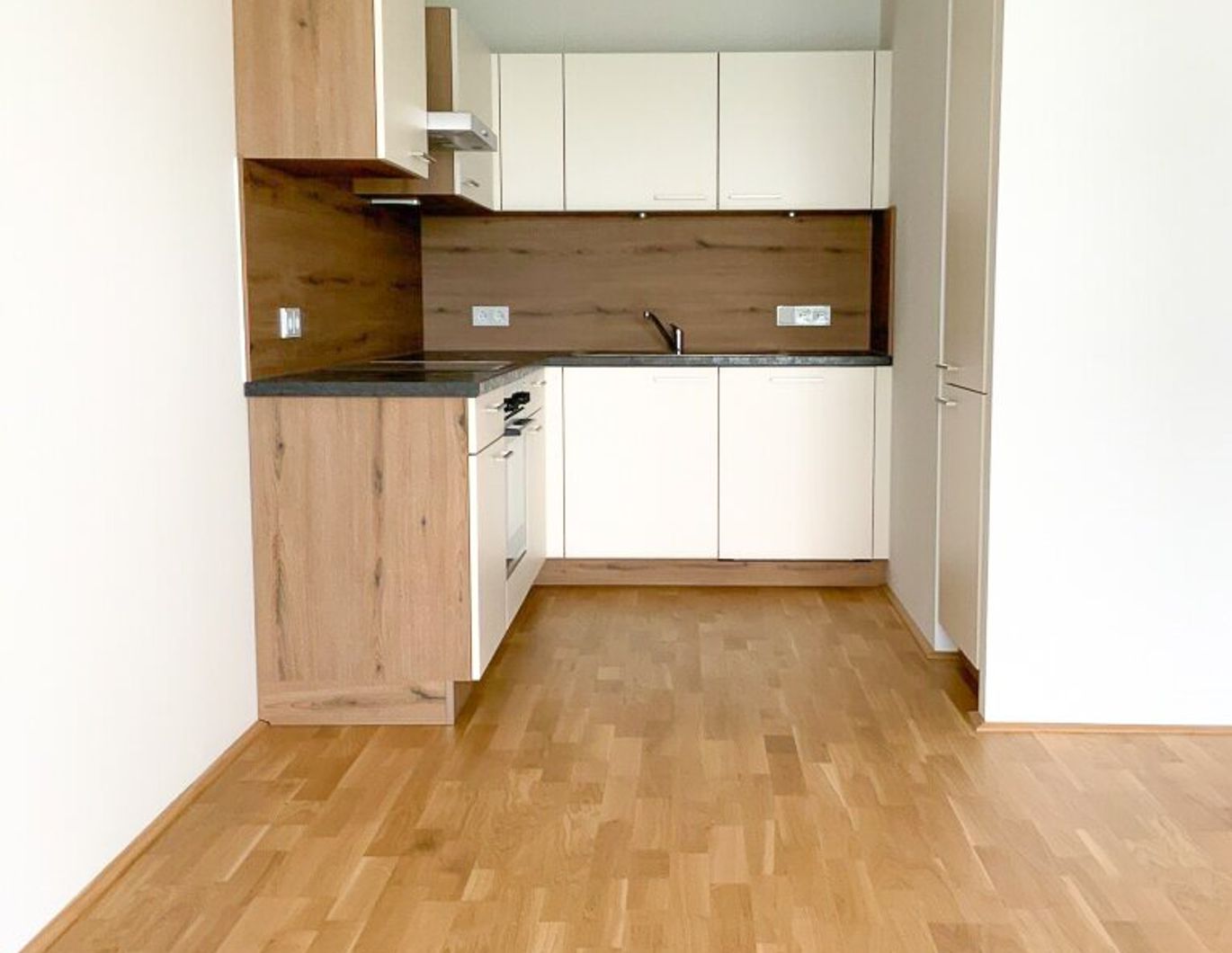 Gartenwohnung mit moderner Einbauküche und Tiefgaragenstellplatz