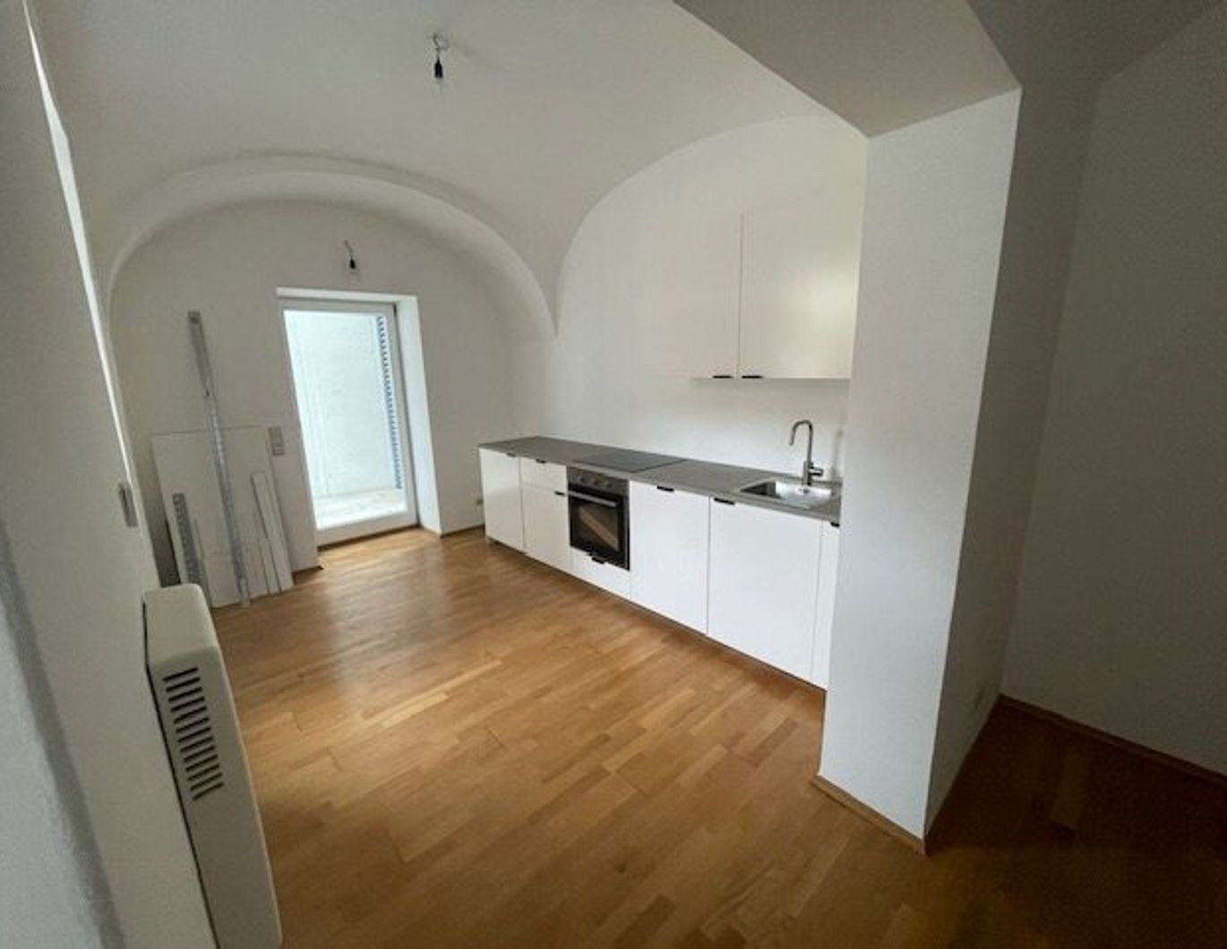 Graz-Geidorf: 3-Zimmer-Terrassenwohnung mit Lift und Parkplatz! Neu sanierter Altbau -ERSTBEZUG!
