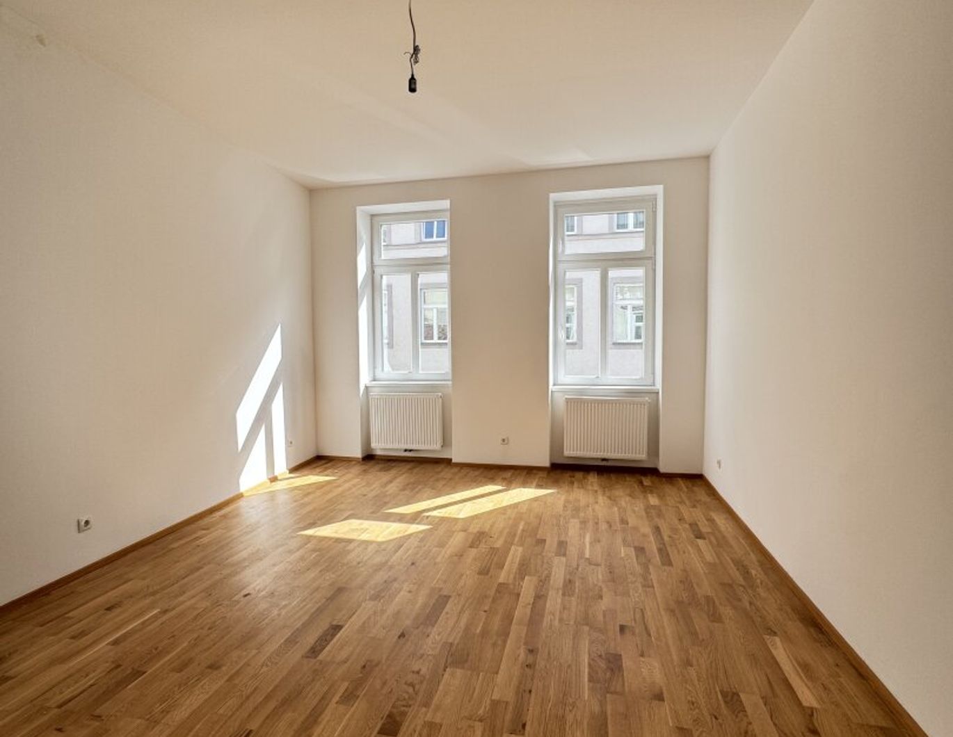 Großzügige 3,5-Zimmer-Altbauwohnung in Ruhelage - Erstbezug nach hochwertiger Sanierung