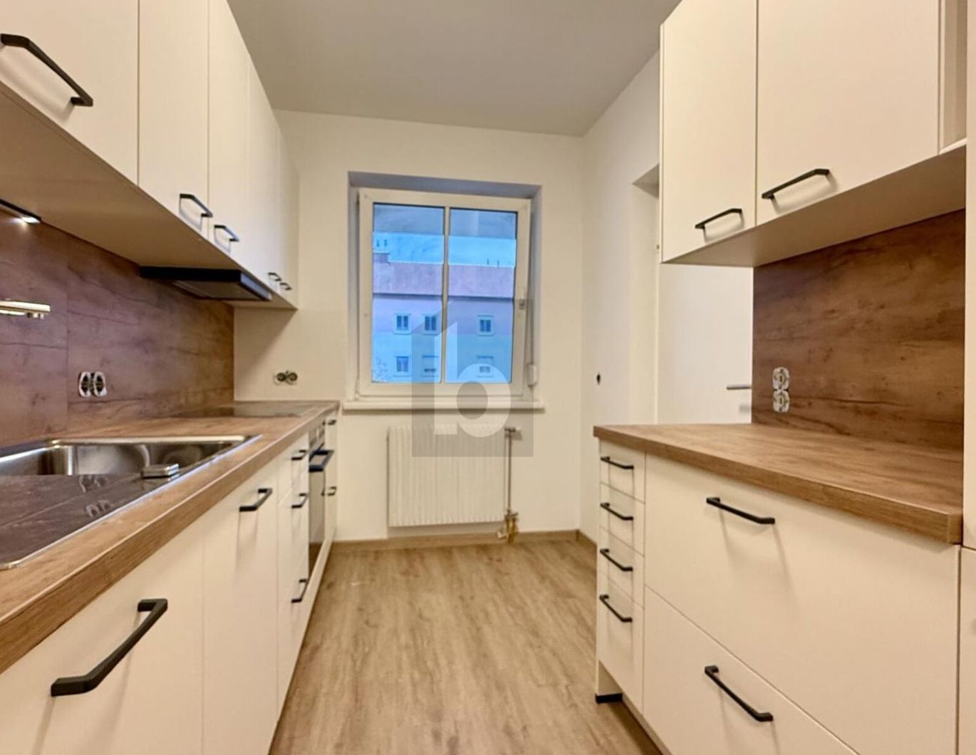 ERSTBEZUG NACH KOMPLETTSANIERUNG - MIT BALKON UND GARAGE