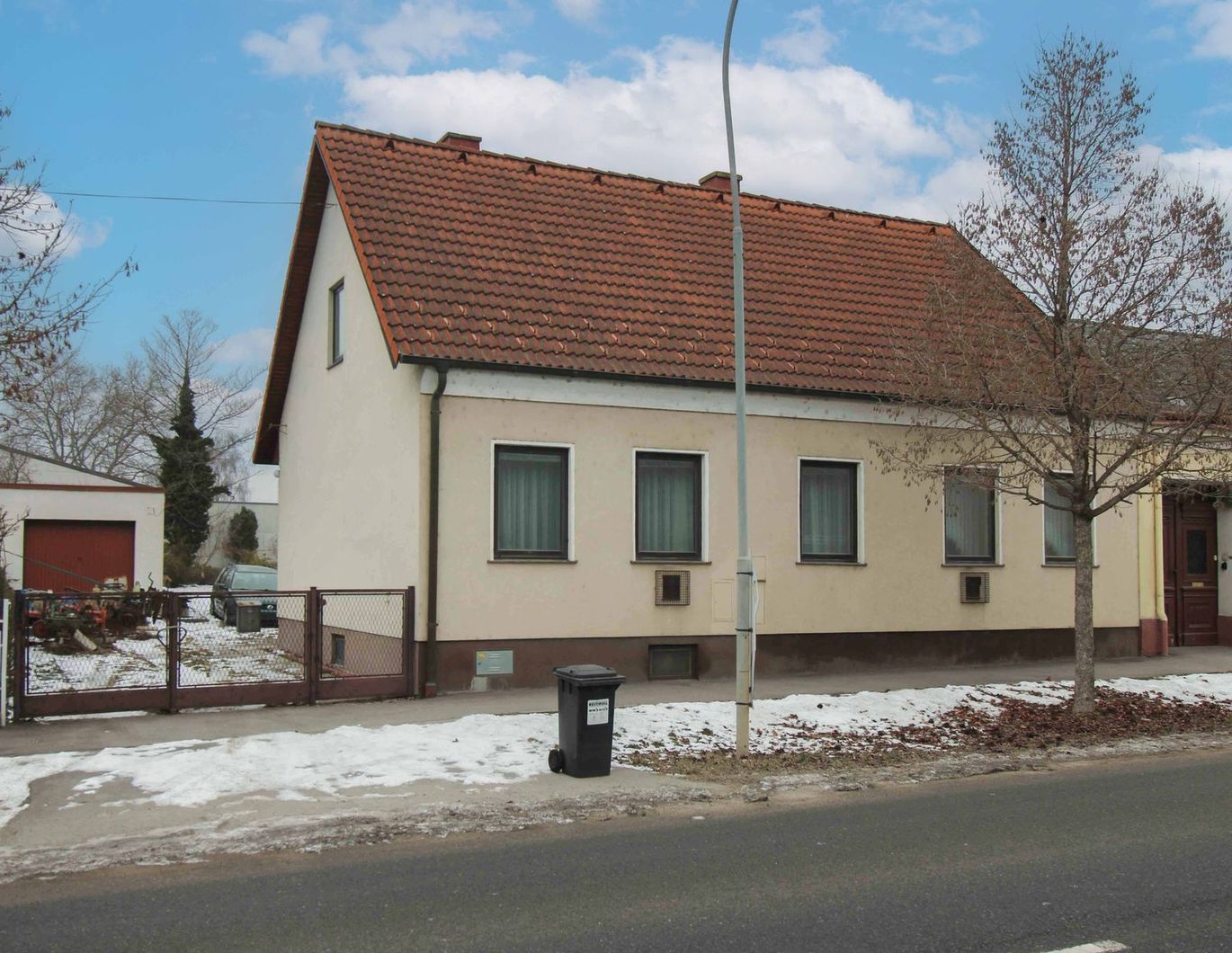 Gemütlicher Bungalow mit großem Garten und Entwicklungspotenzial in Raasdorf