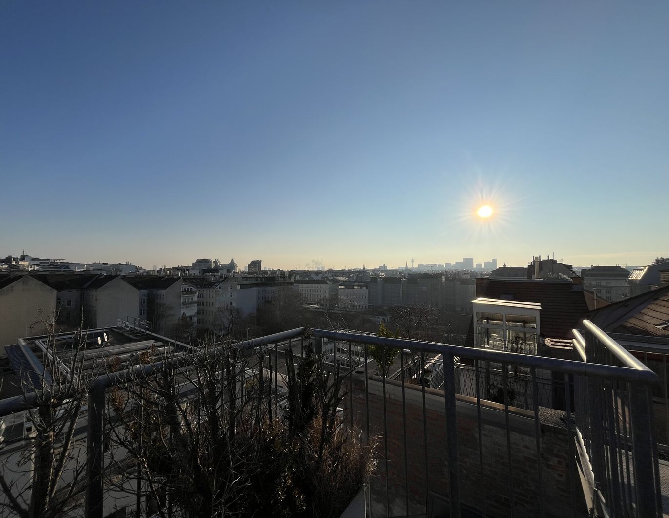 Charmante 3 Zimmer Wohnung mit Dachterrasse - Mitten in 1060 Wien!