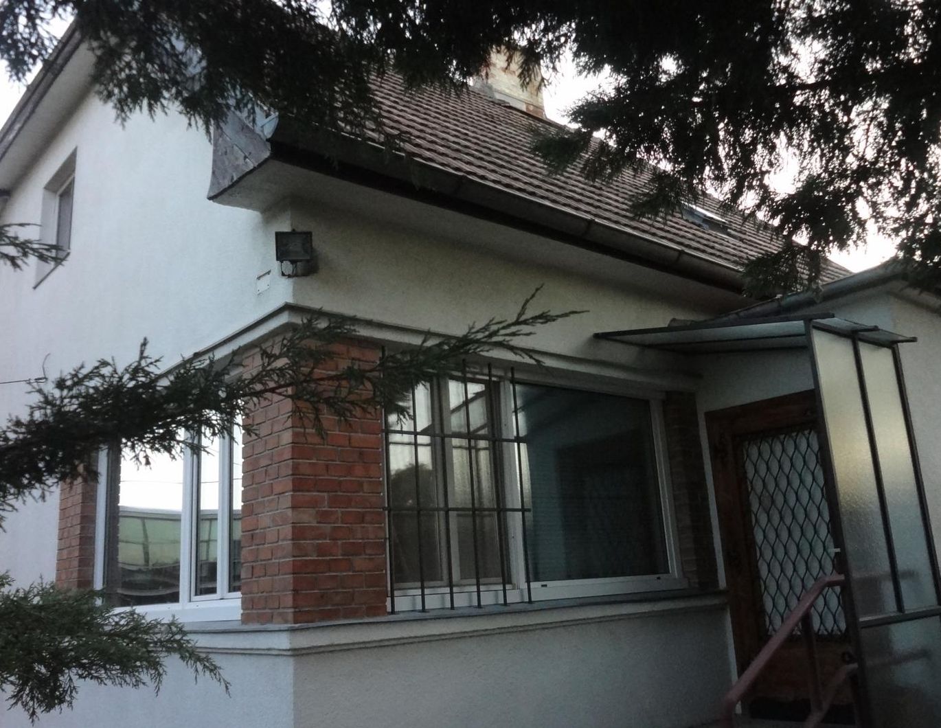 Sanierungsbedürftiges Haus auf großem Grund !
