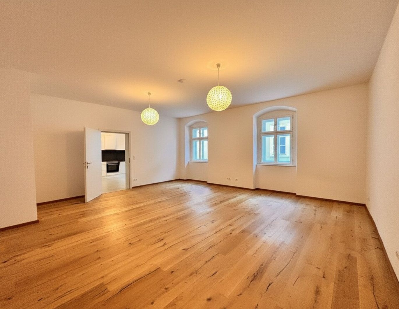 Charmante Innenstadt-Wohnung mit Gewölbedecke | Wohn-Schlafraum & Wohnküche | Hohe Räume | Innenhof