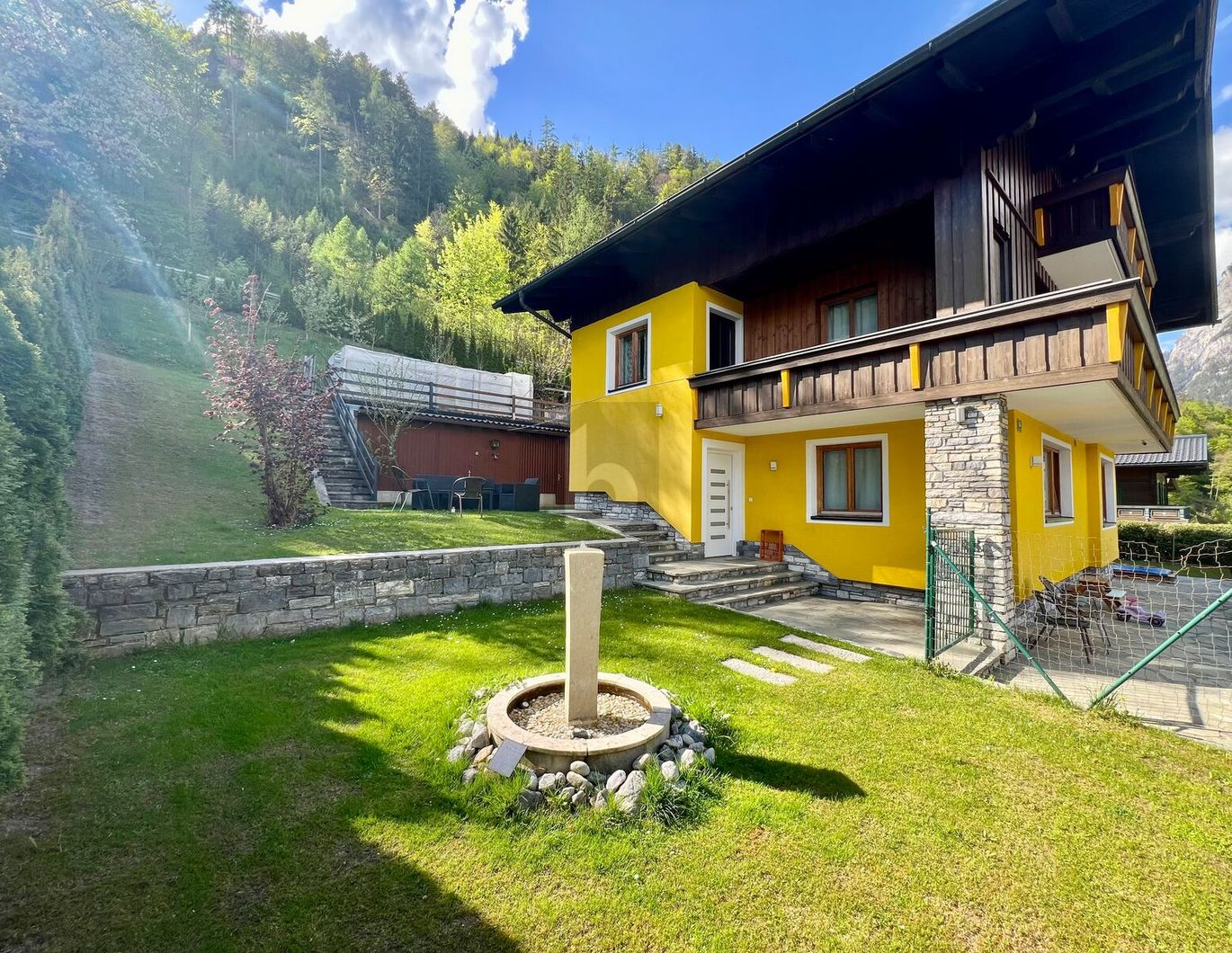 SANIERT MIT VIEL PLATZ UND SONNIGEM GARTEN!