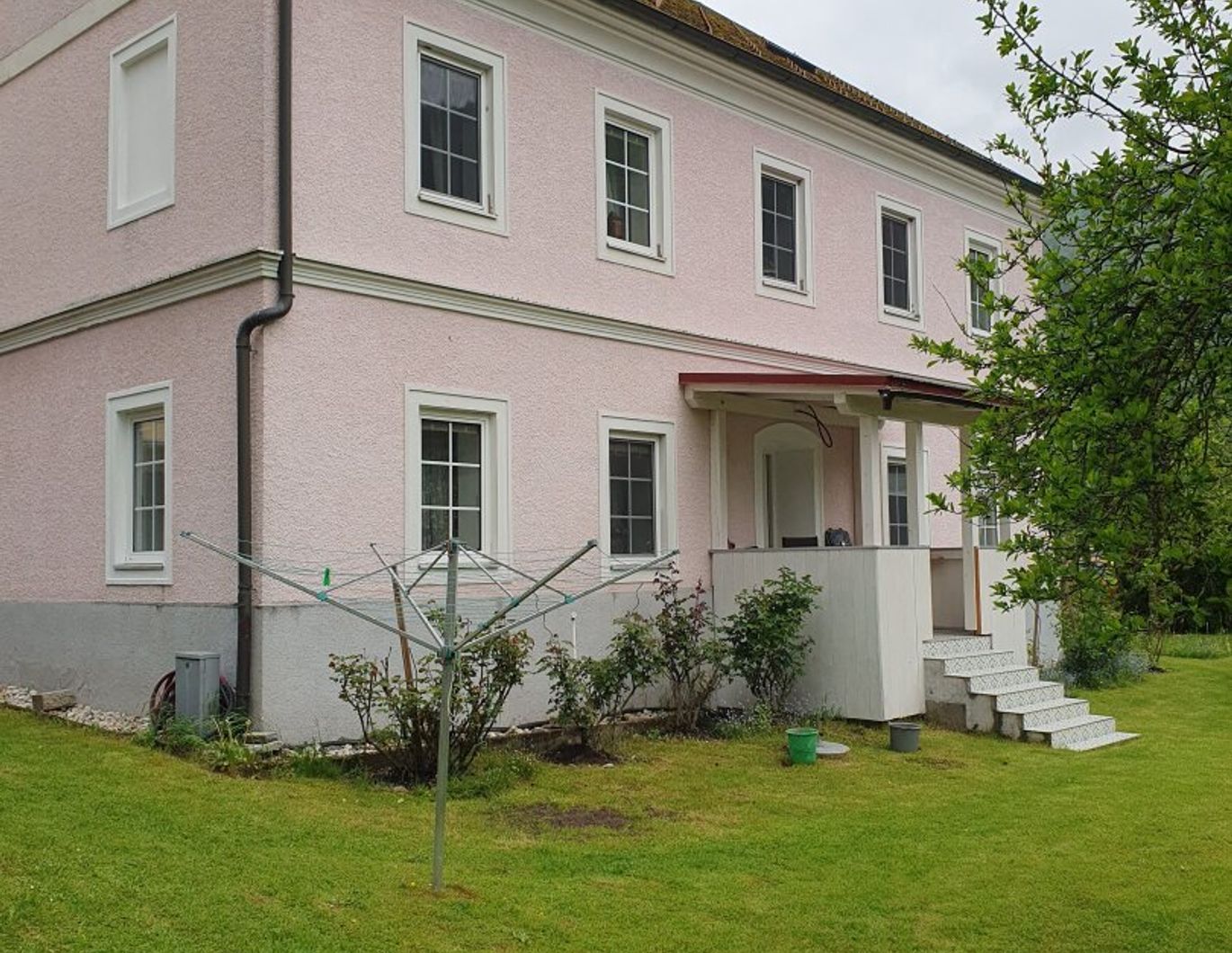 stilvoll, klassisch, großzügiges Mehrfamilienhaus