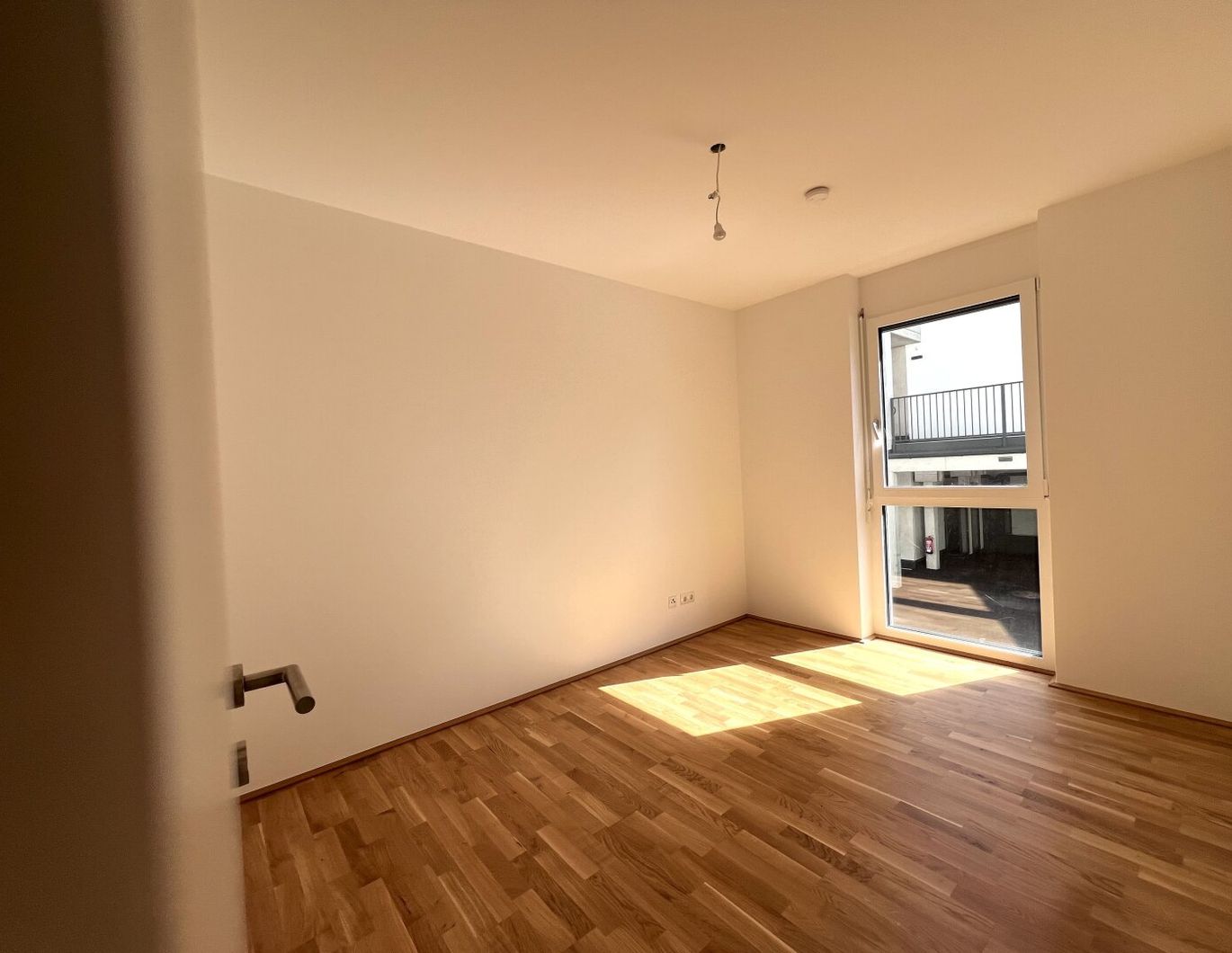 Familienfreundliche 4 Zimmerwohnung mit sehr großer überdachter Terrasse.