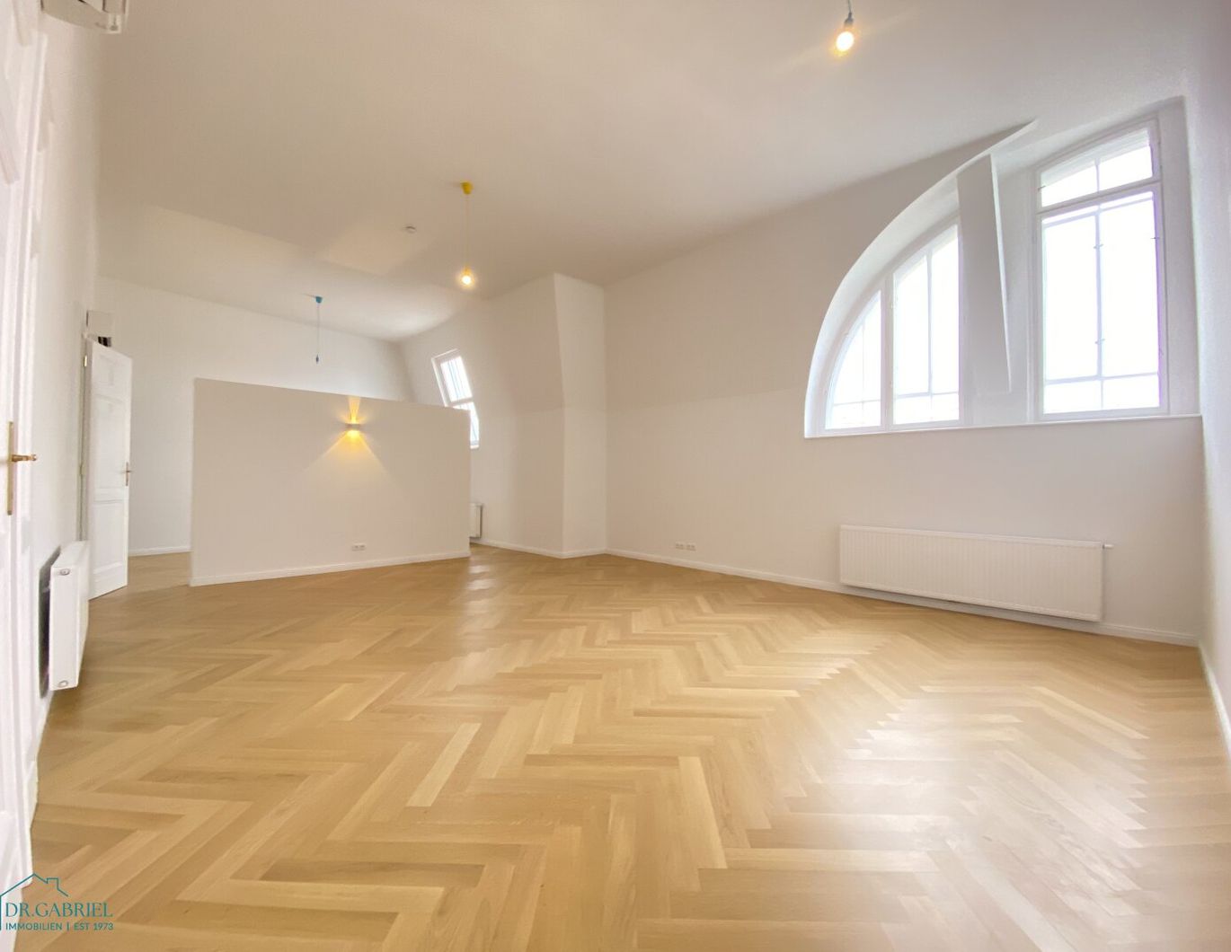 TOLLE LOFT-WOHNUNG - NÄHE THEOBALDGASSE - AB SOFORT VERFÜGBAR