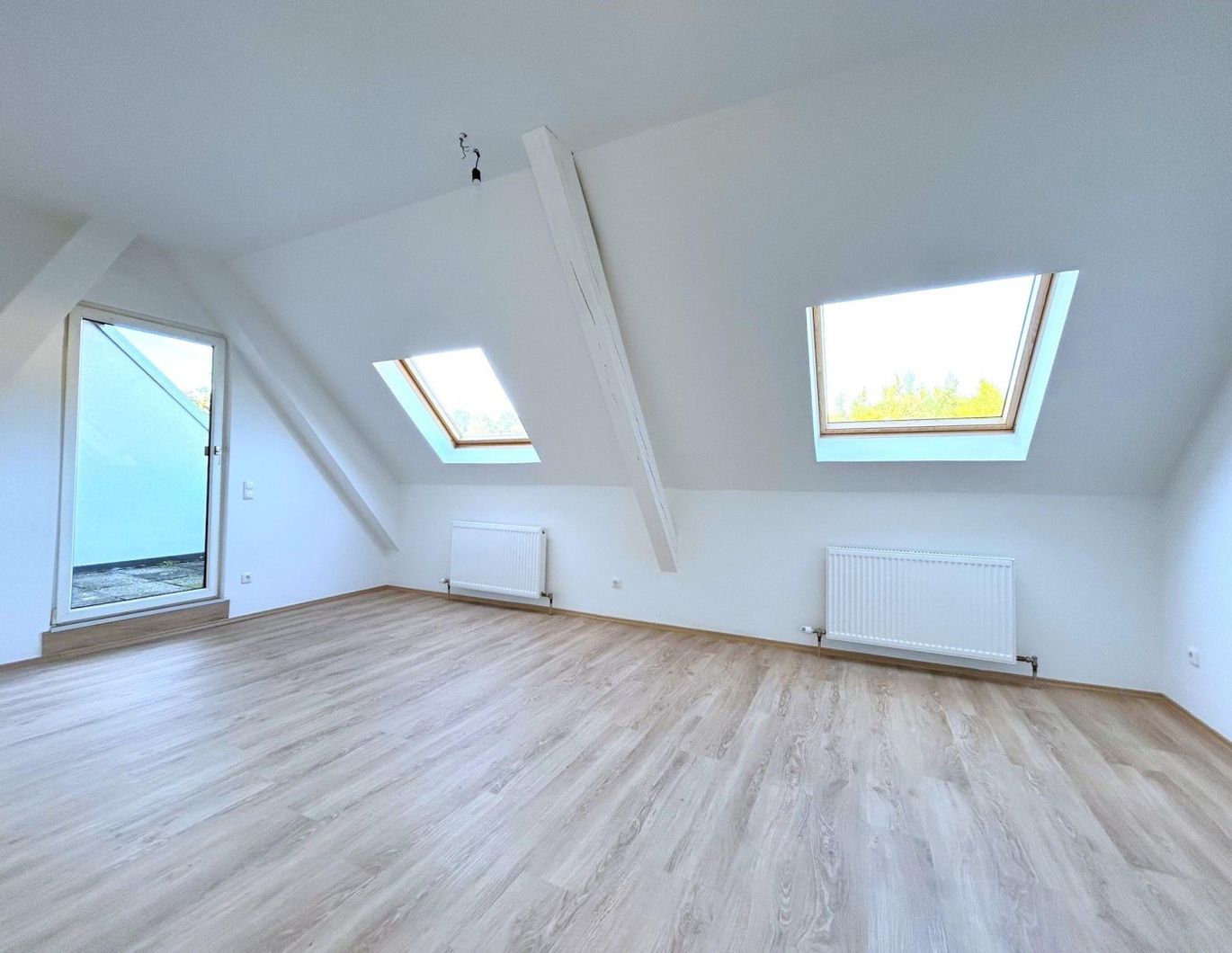 Linz/Stadt: Mietwohnung (3 Zimmer) mit ca. 76,14m² und BALKON im 4.OG OHNE LIFT!