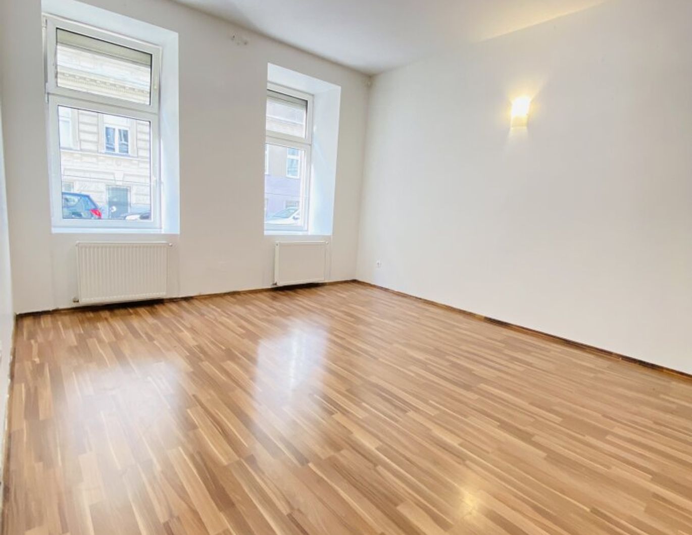 Helle 4 Zimmerwohnung mit Terrasse beim AUGARTEN!