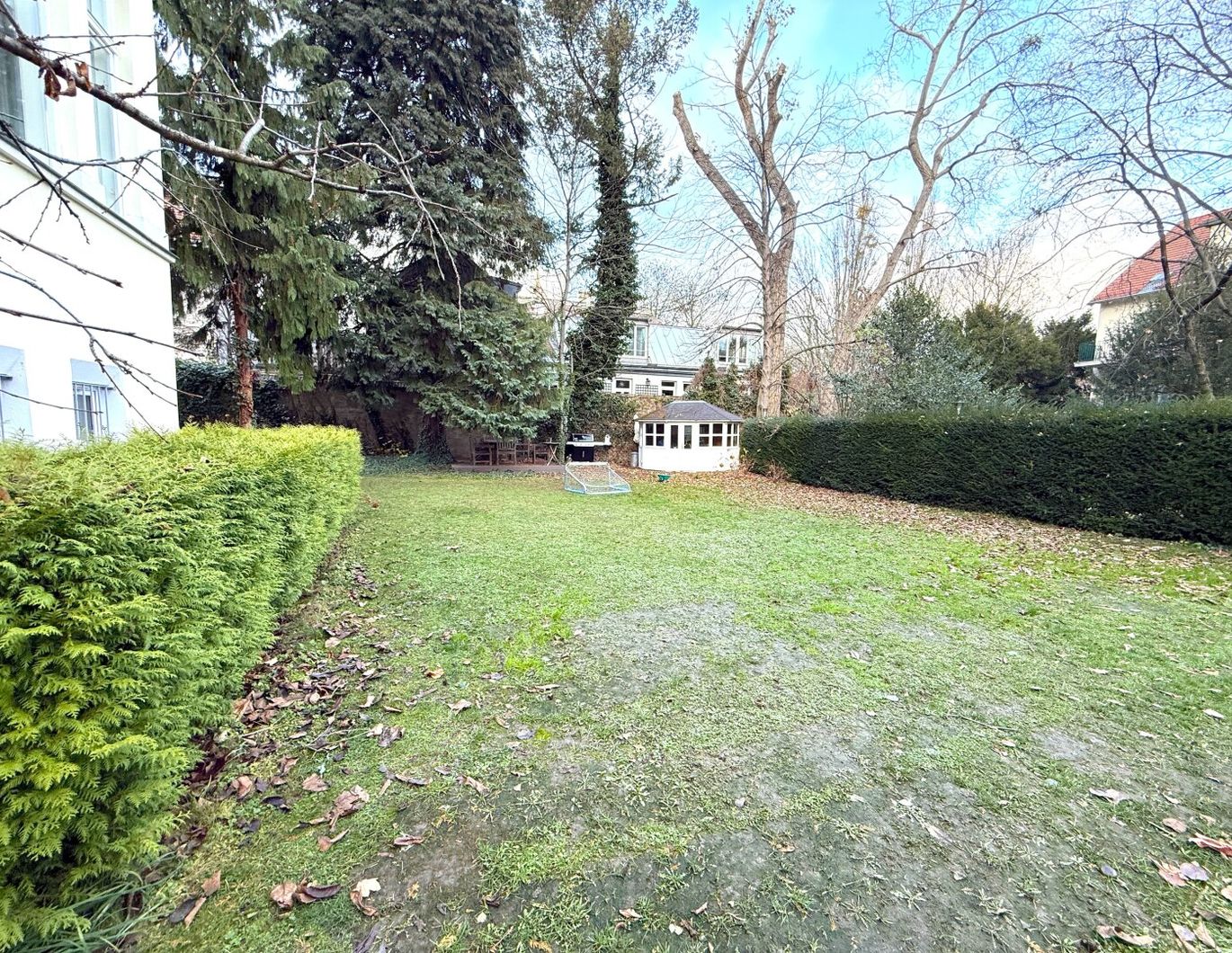 Billrothstraße | Lichtdurchflutete Souterrain-Wohnung mit Eigengarten und Pool!