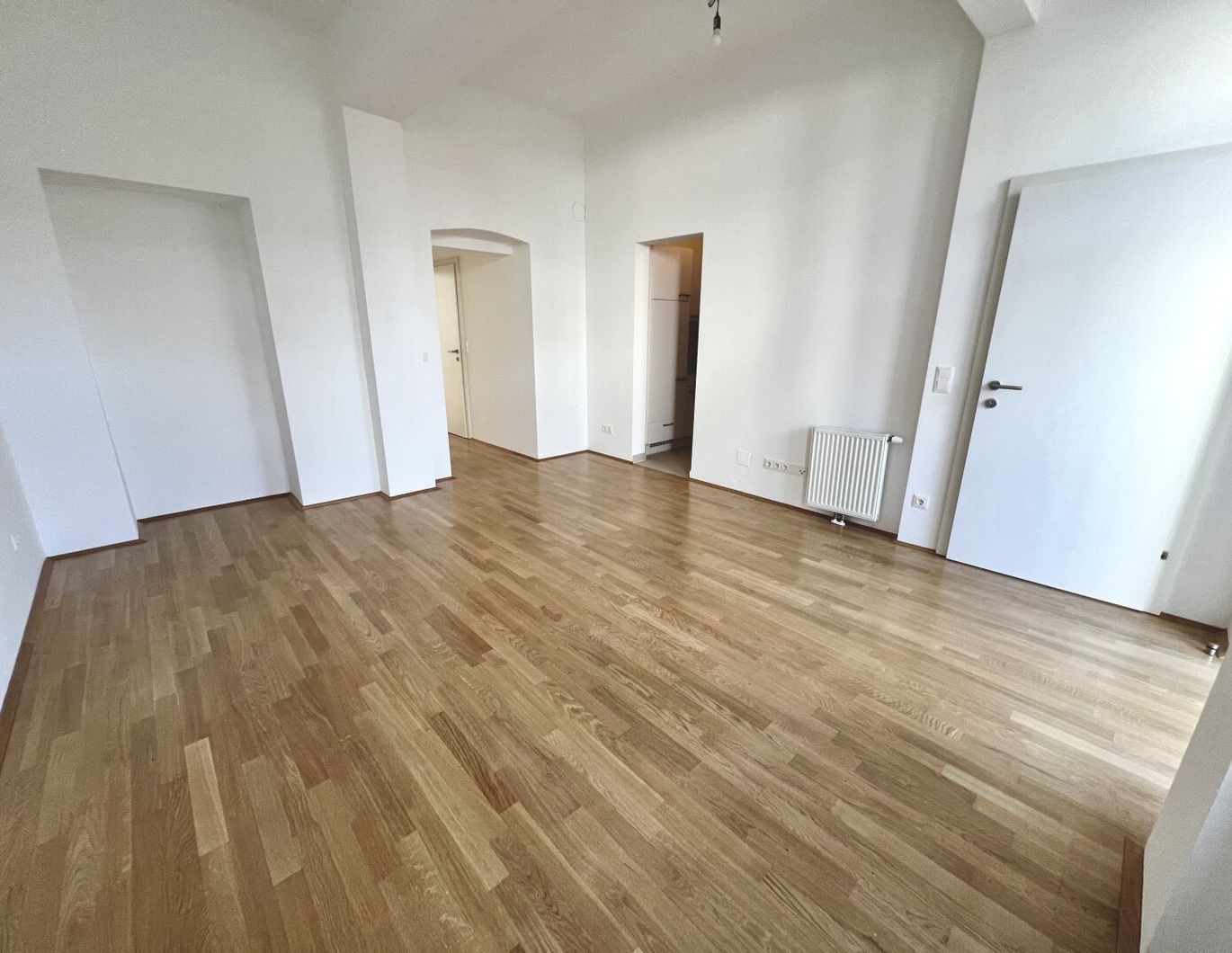Modernisierte 58m² Wohnung mit Balkon: 3-Zimmer, Einbauküche in zentraler Lage für 279.000€