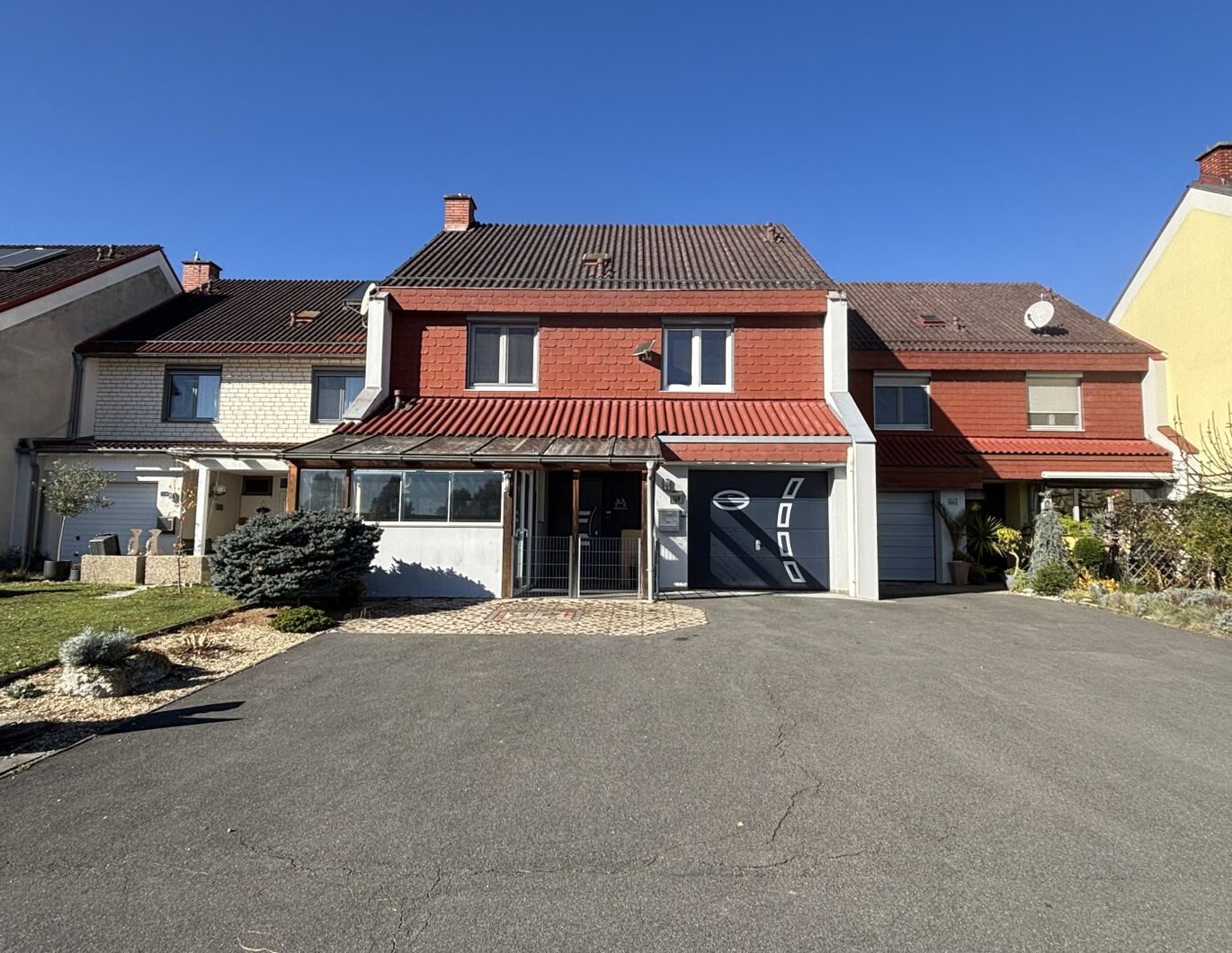 Schmuckes 4 Zimmer Reihenhaus mit Garage, Sommergarten und Loggia