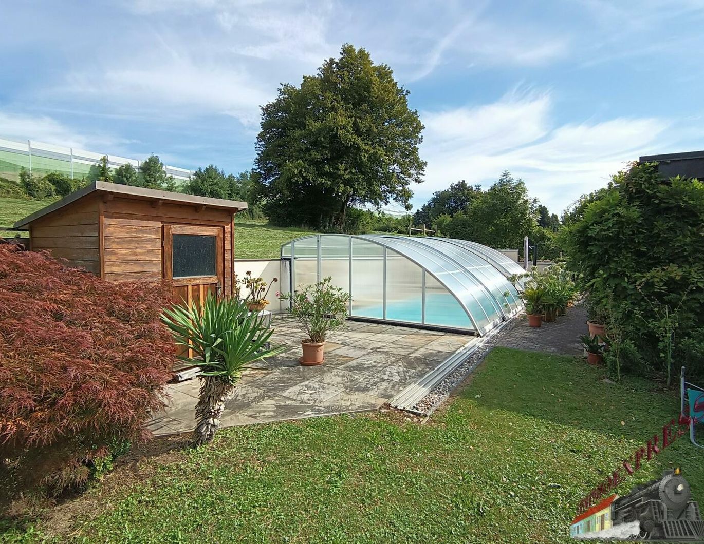 Massives Mehrfamilienhaus mit großem Garten, Pool und Potenzial - nur 20 Minuten von Wien entfernt