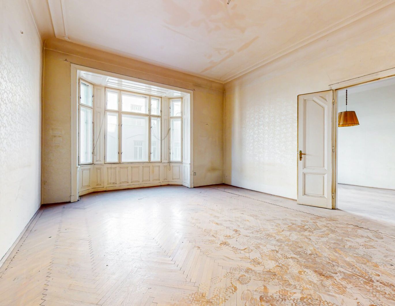 SANIERUNGSJUWEL | EINZIGARTIGE ALTBAUWOHNUNG IN PRACHTVOLLEM GRÜNDERZEITHAUS