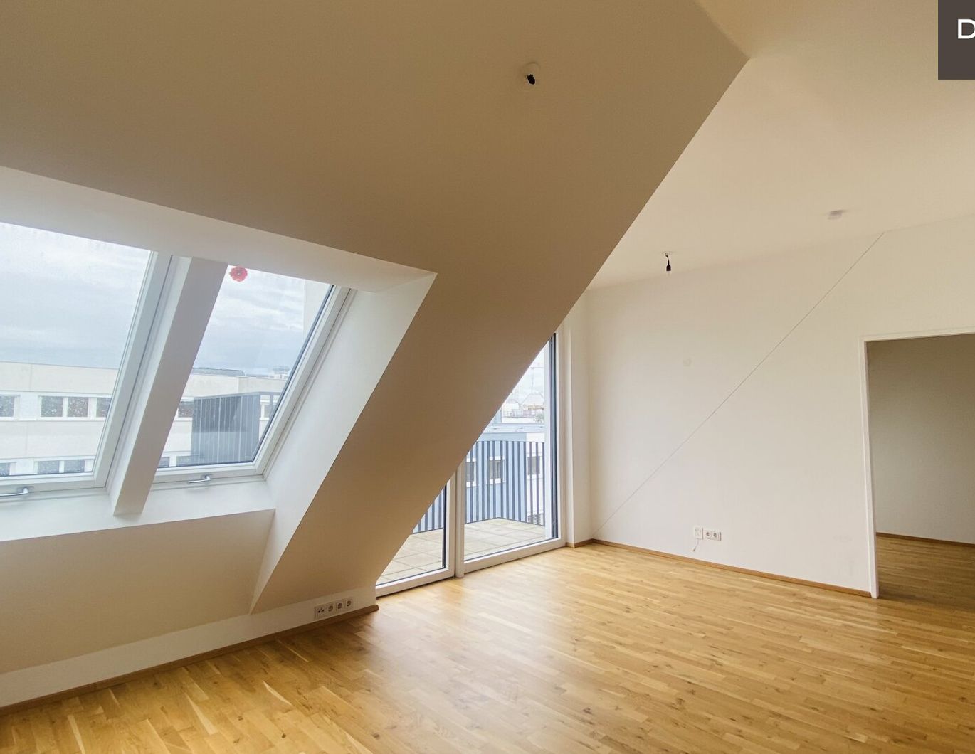 / BALKON / 3 ZIMMER / 2 BÄDER / MODERNE ANLAGE / U-BAHN NÄHE