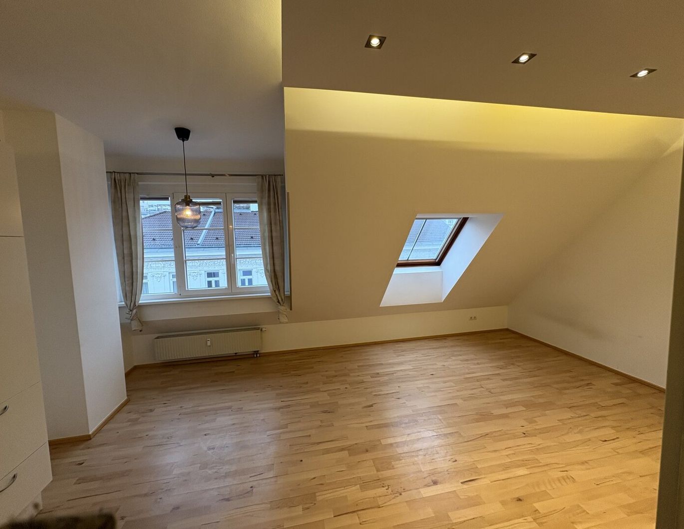 Schöne klimatisierte 2 Zimmer Maisonettewohnung im Dachgeschoß