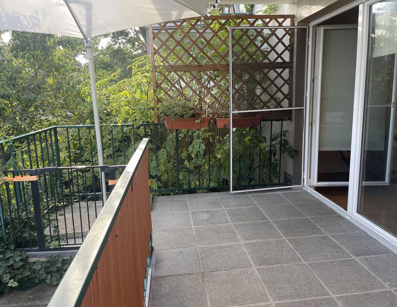 Eigengartenwohnung mit Garage, 3 Zimmern in absoluter Grünruhelage