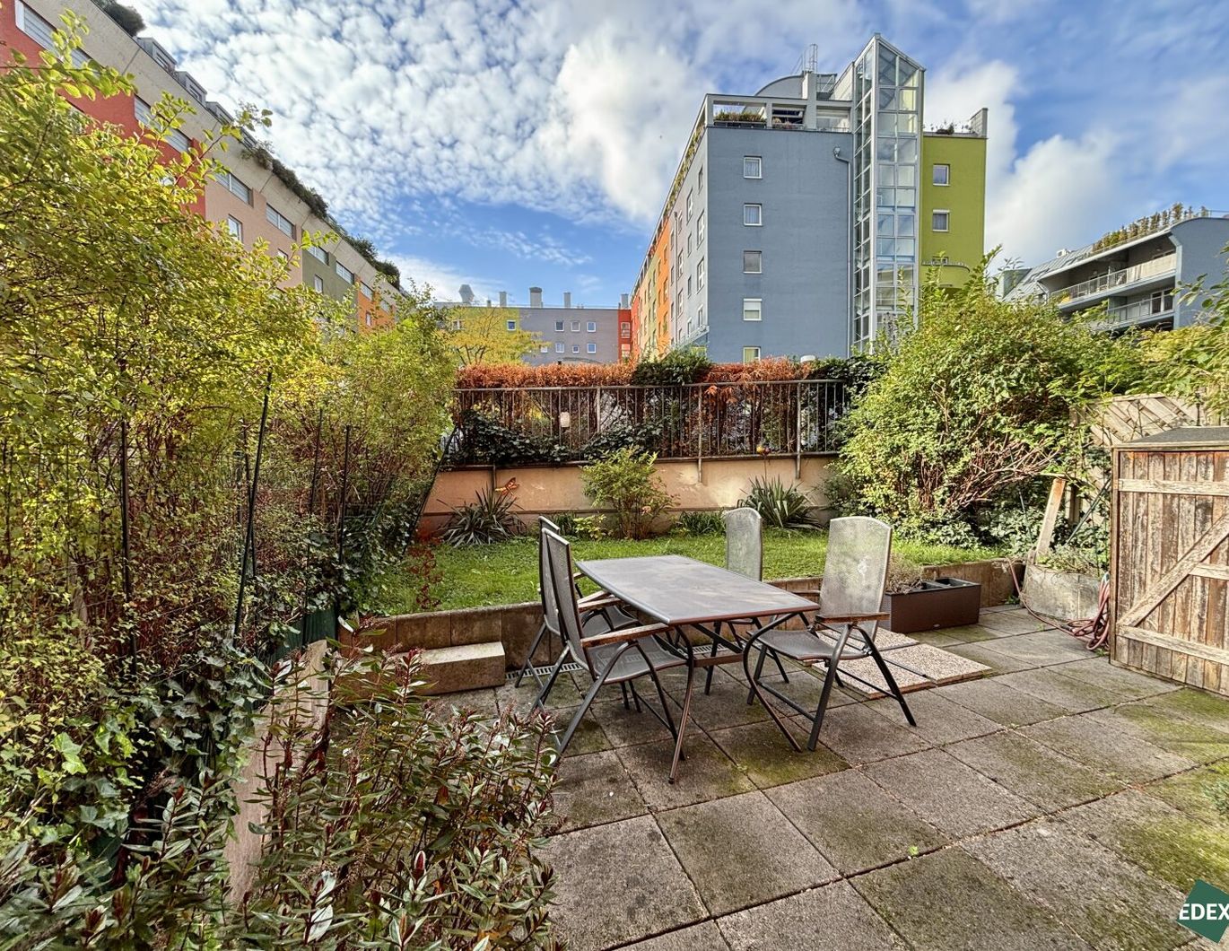 Grünruhelage: Schöne 3-Zimmer-Maisonette mit großer Terrasse und Garten