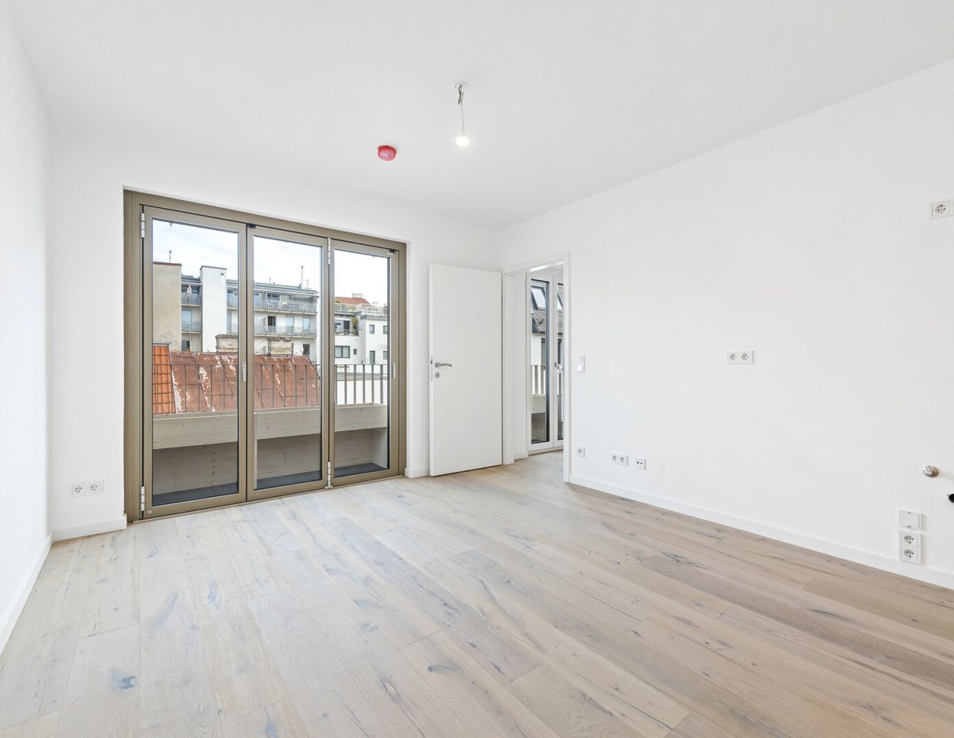 KLEIN, ABER FEIN MIT GESIMSE SAMT BLUMENTRÖGEN