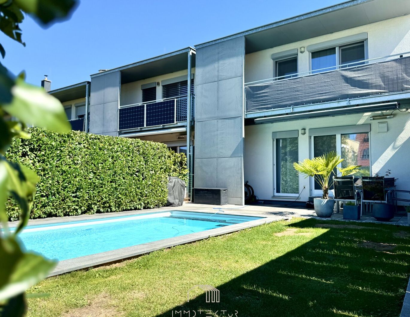 RAABA : Stilvolles Eckreihenhaus mit Keller, Pool & perfekter Familienlage