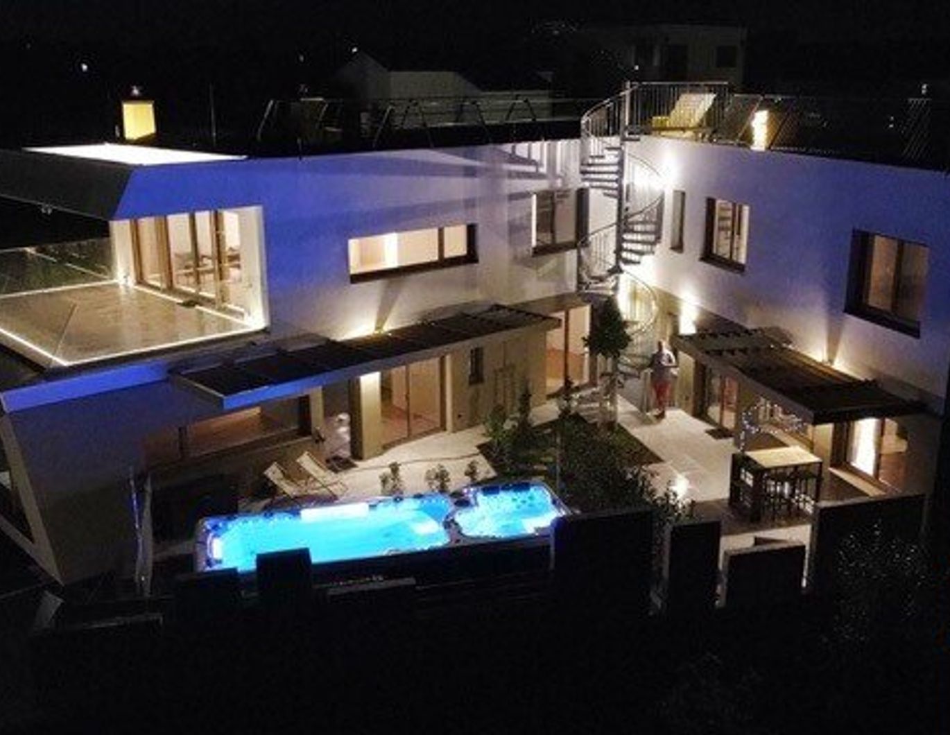 4-Zimmer-Penthouse mit großer Terrasse und Gemeinschaftspool!