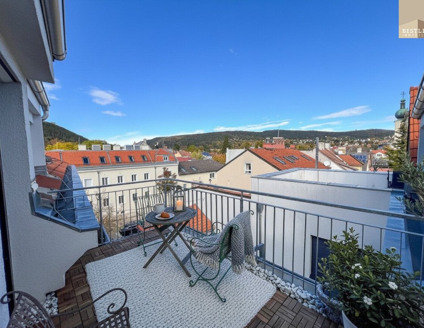 Großzügige Dachgeschosswohnung mit Stil & Weitblick in Baden