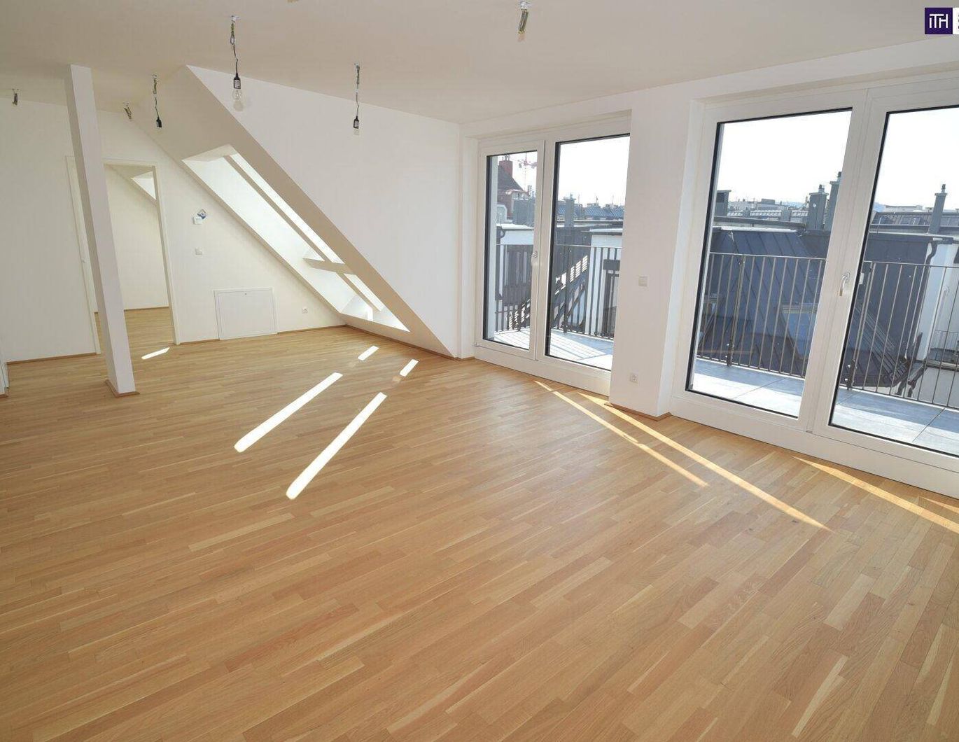 Erstbezug! Schöne Dachgeschosswohnung mit Terrasse