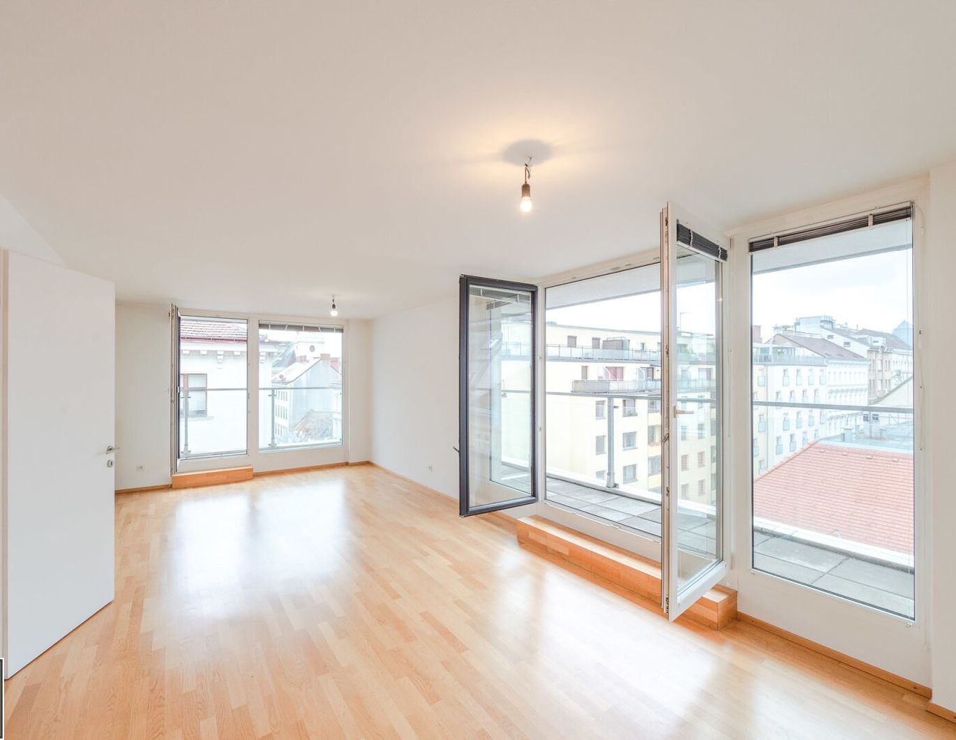 *** Dachgeschoßgenießer aufgepasst *** 4 Zimmer zentral begehbar in der Zieglergasse 50 *** - ab sofort