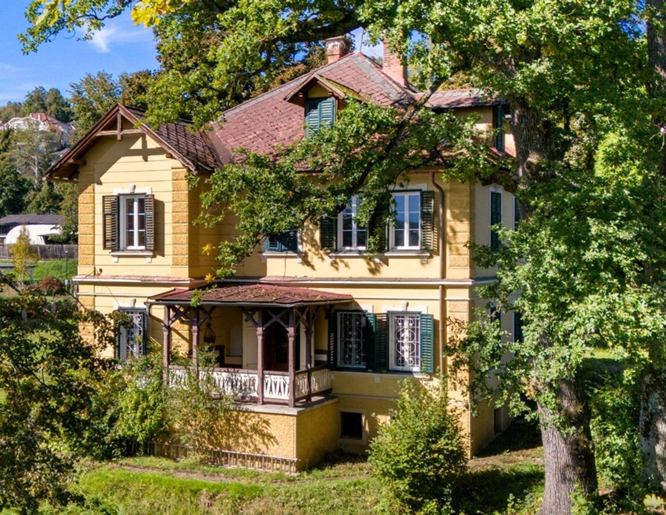 Jahrhundertwendevilla auf parkähnlichem Grundstück im Zentrum