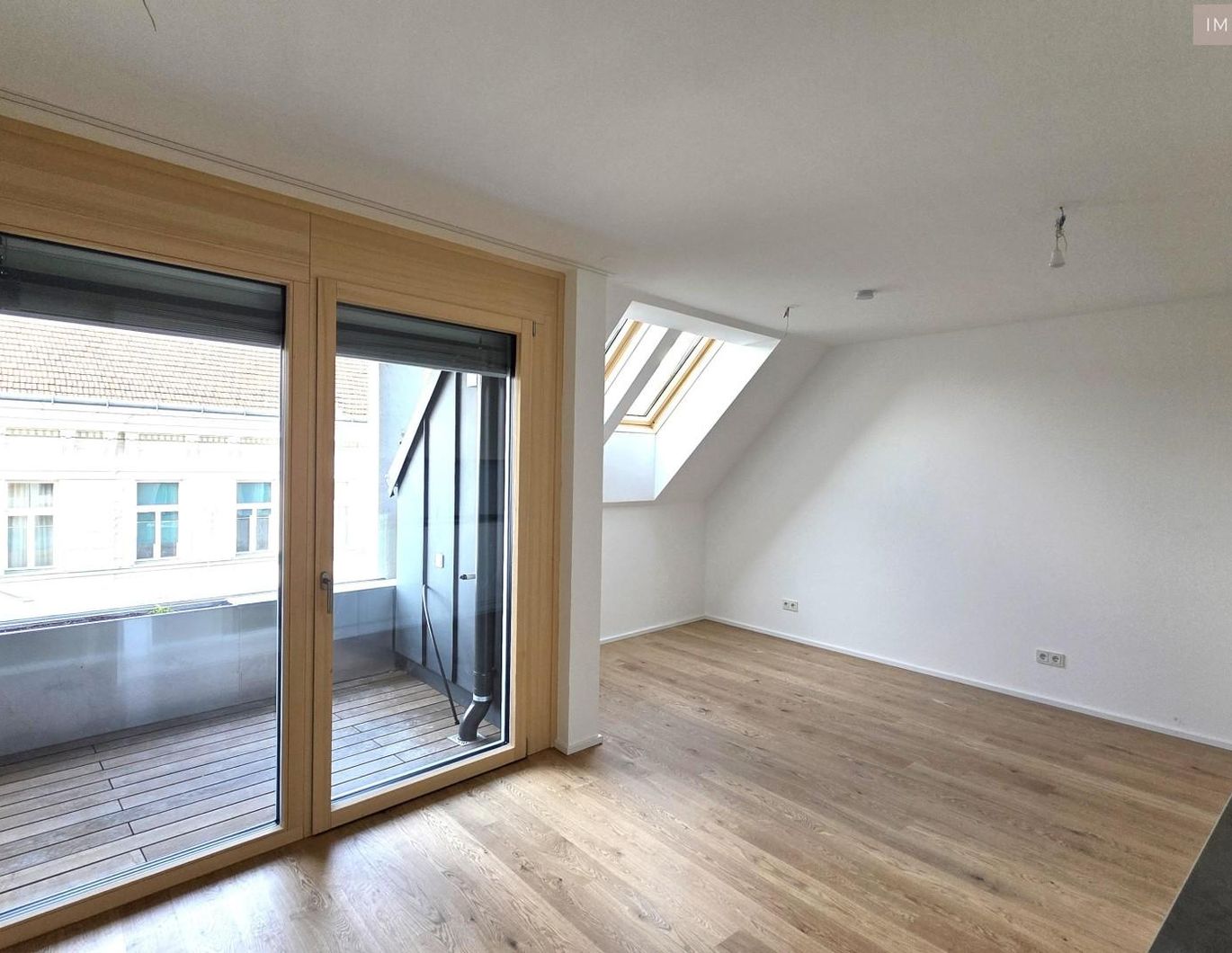 U4-Nähe!!! Klimatisierter ERSTBEZUG mit über 10m² Außenfläche im DG!