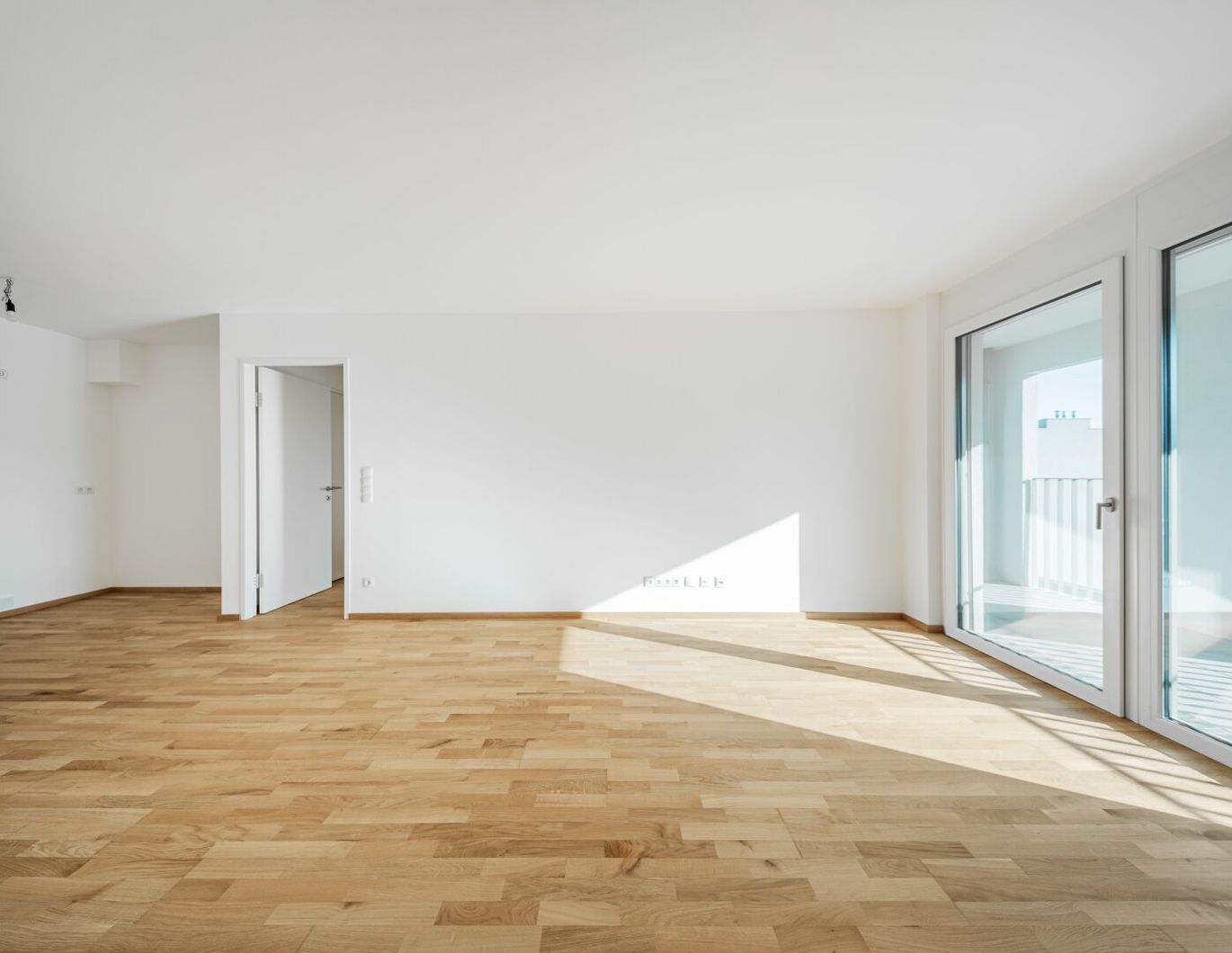 ERSTBEZUG >> neue 3-Zimmer Wohnung mit großer Loggia und zentral begehbar >> U-Bahn-Nähe U4 / U6 Längenfeldgasse